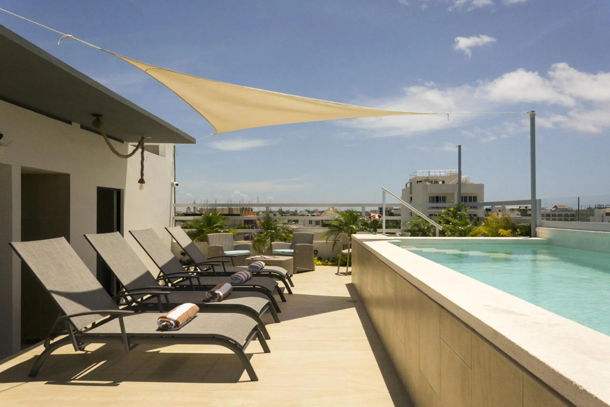 Swimming pool in Tropic Playa Apartments