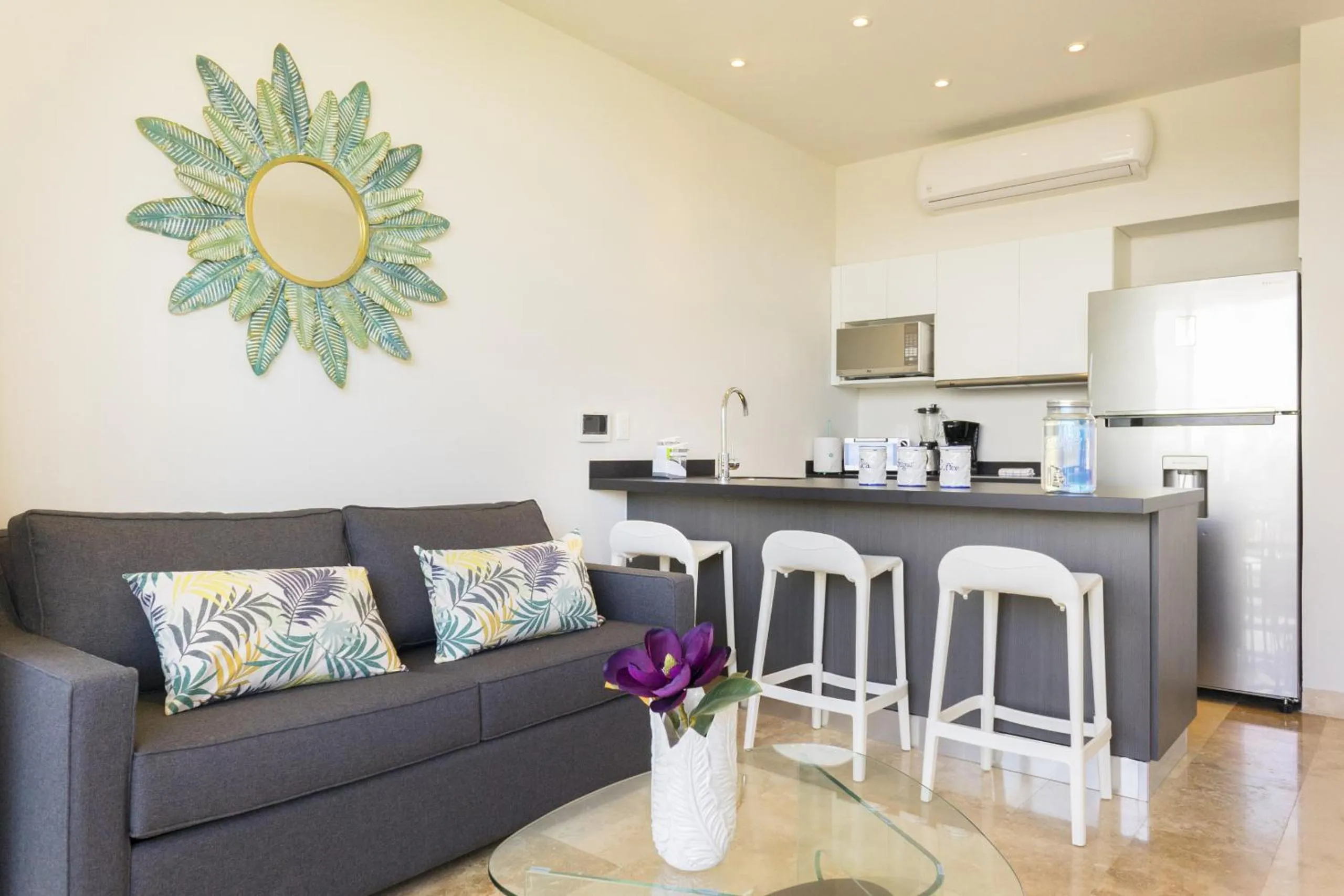 Communal lounge/ TV room in Tropic Playa Apartments