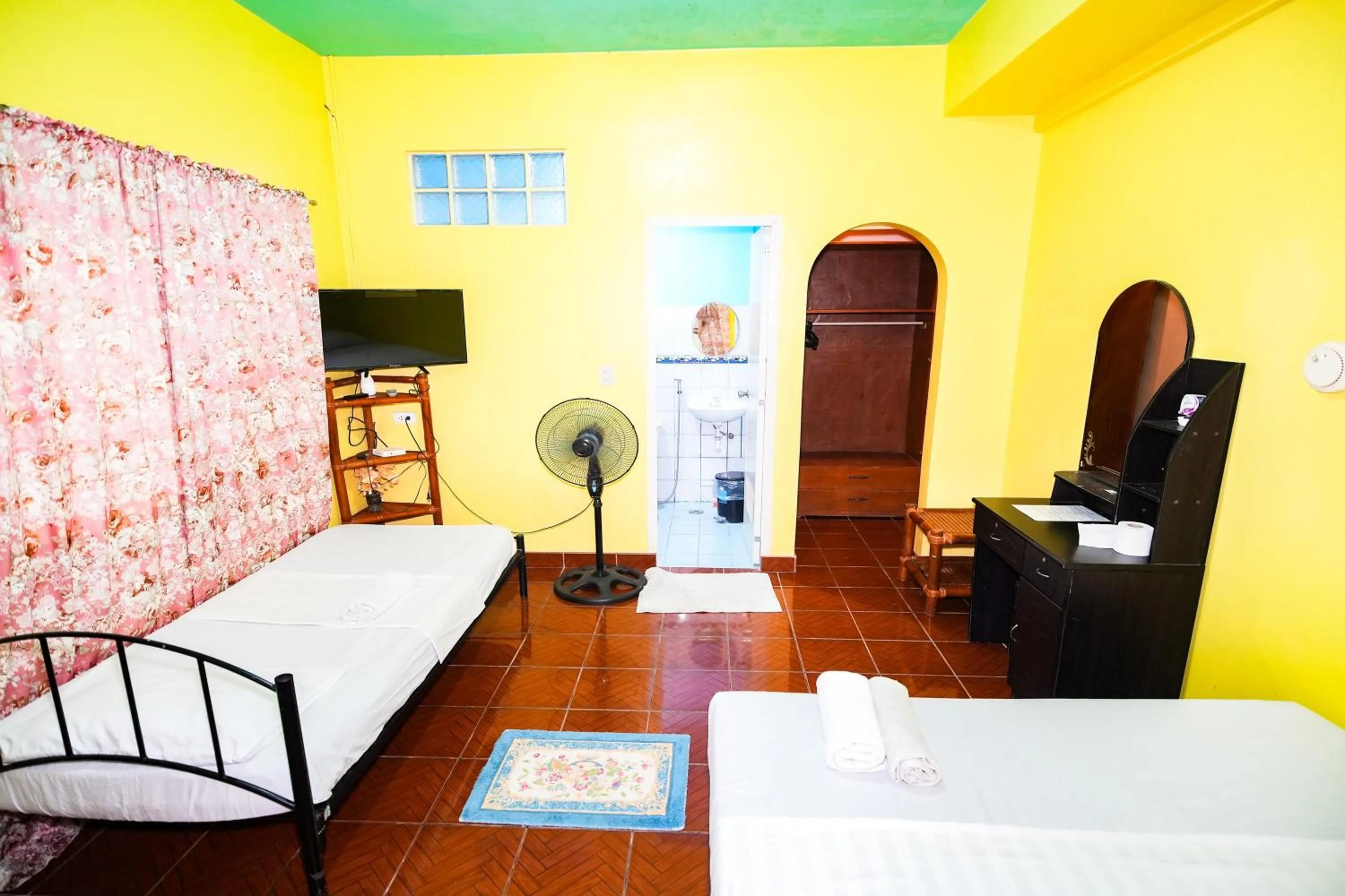 Bedroom, Bed in Gracias Inn Boracay