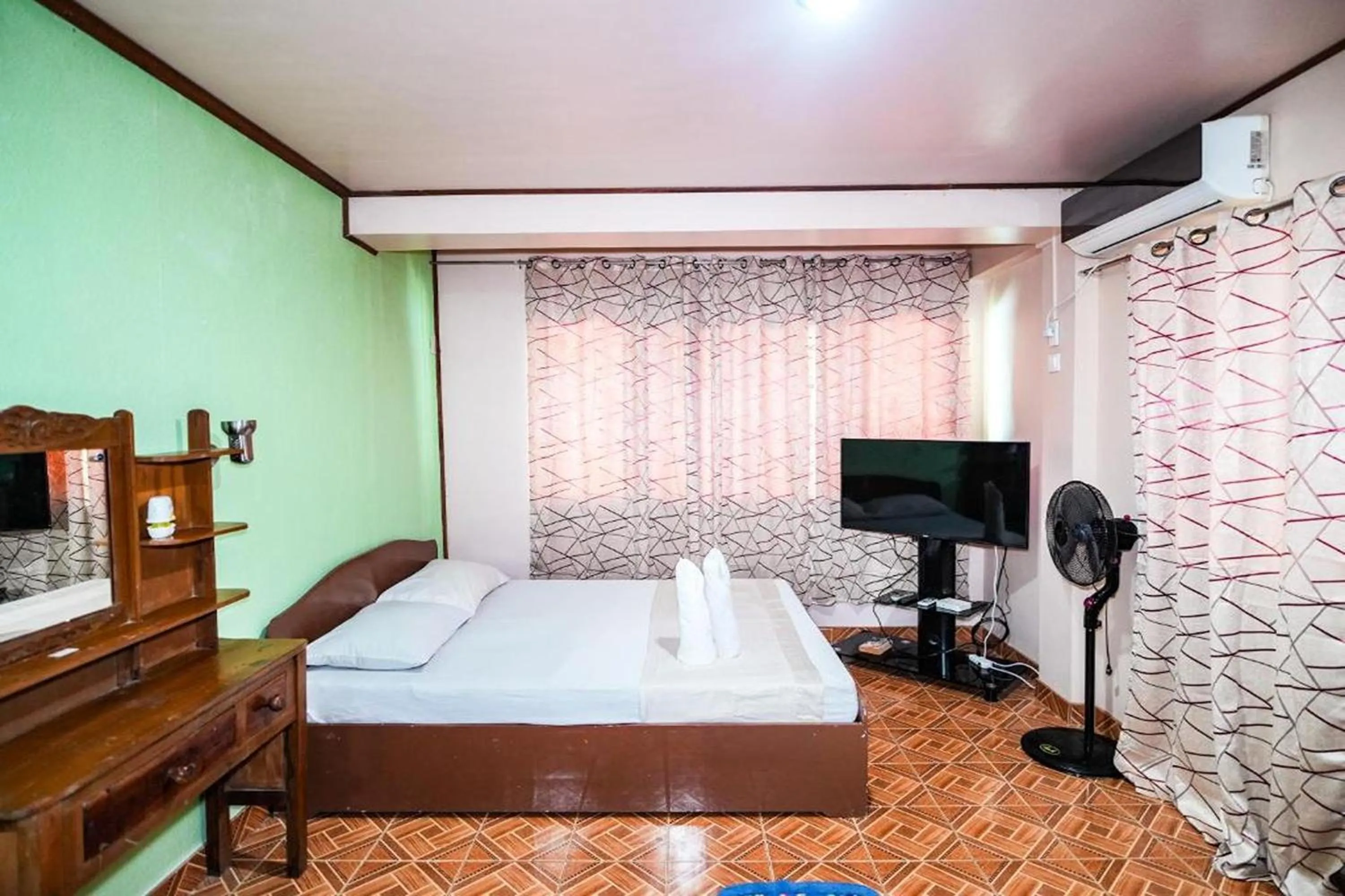 Bed in Gracias Inn Boracay