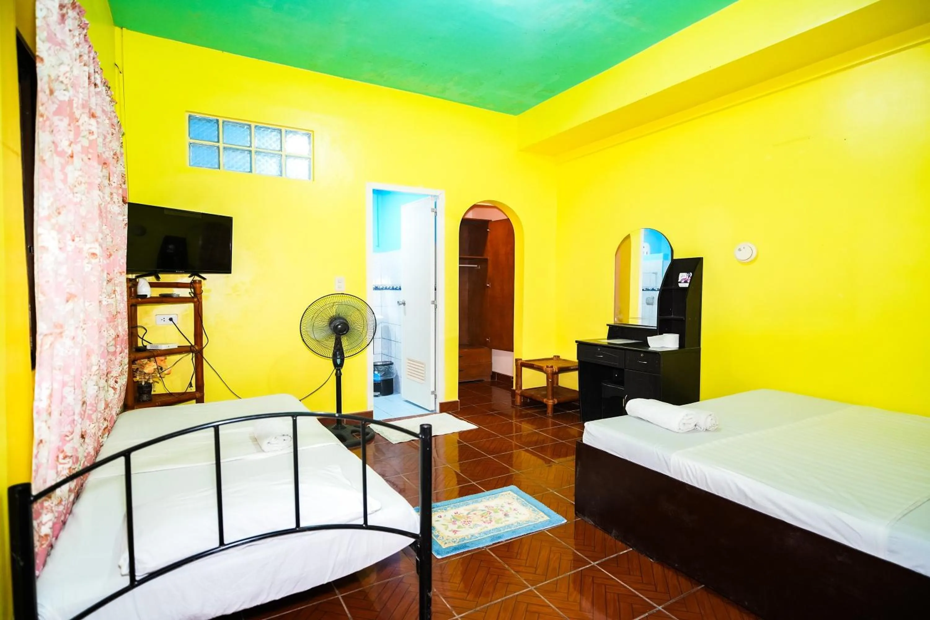 Bedroom, Bed in Gracias Inn Boracay