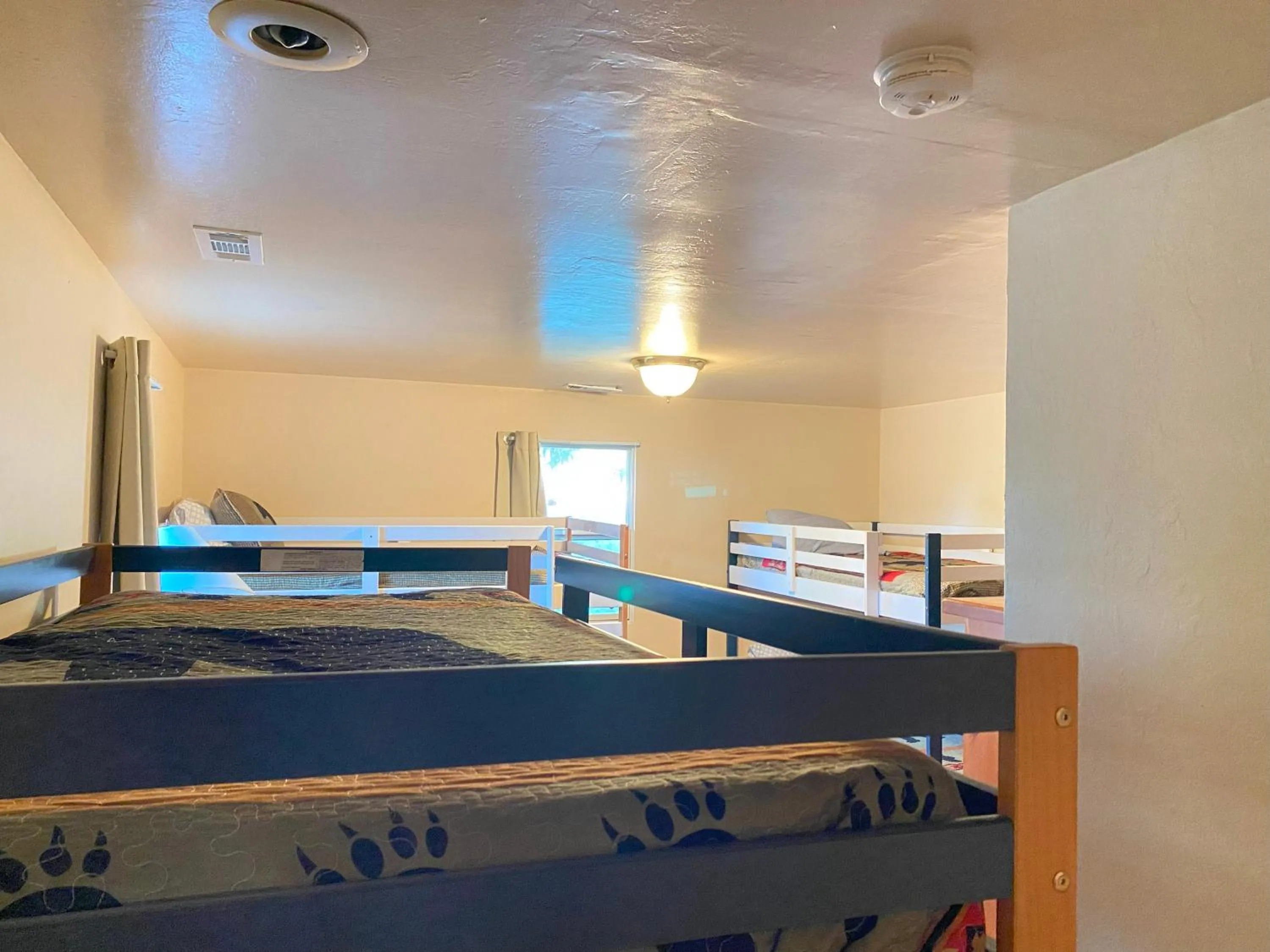 Bedroom, Bed in Blue Horizon Lodge