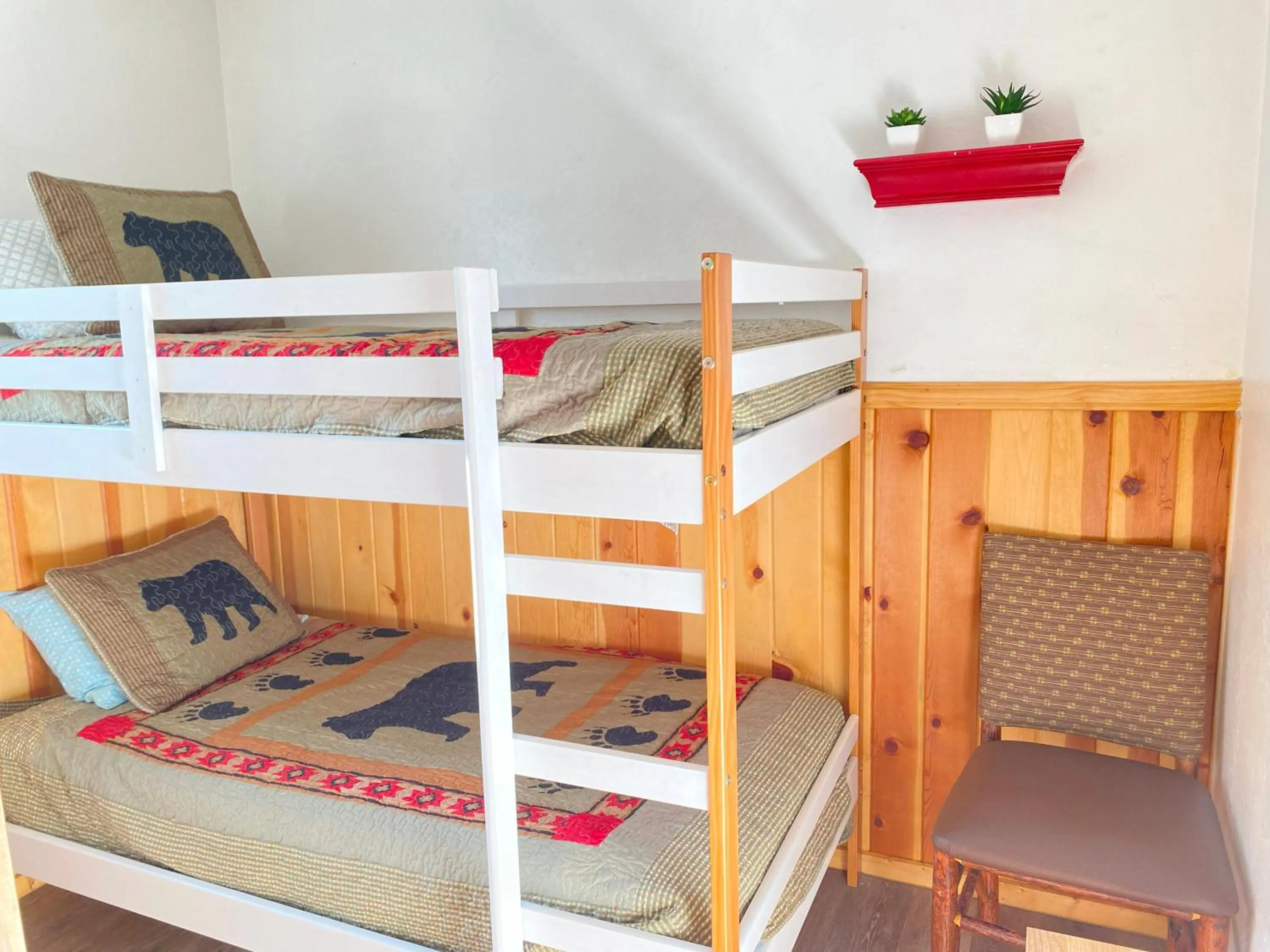 Bedroom, Bed in Blue Horizon Lodge