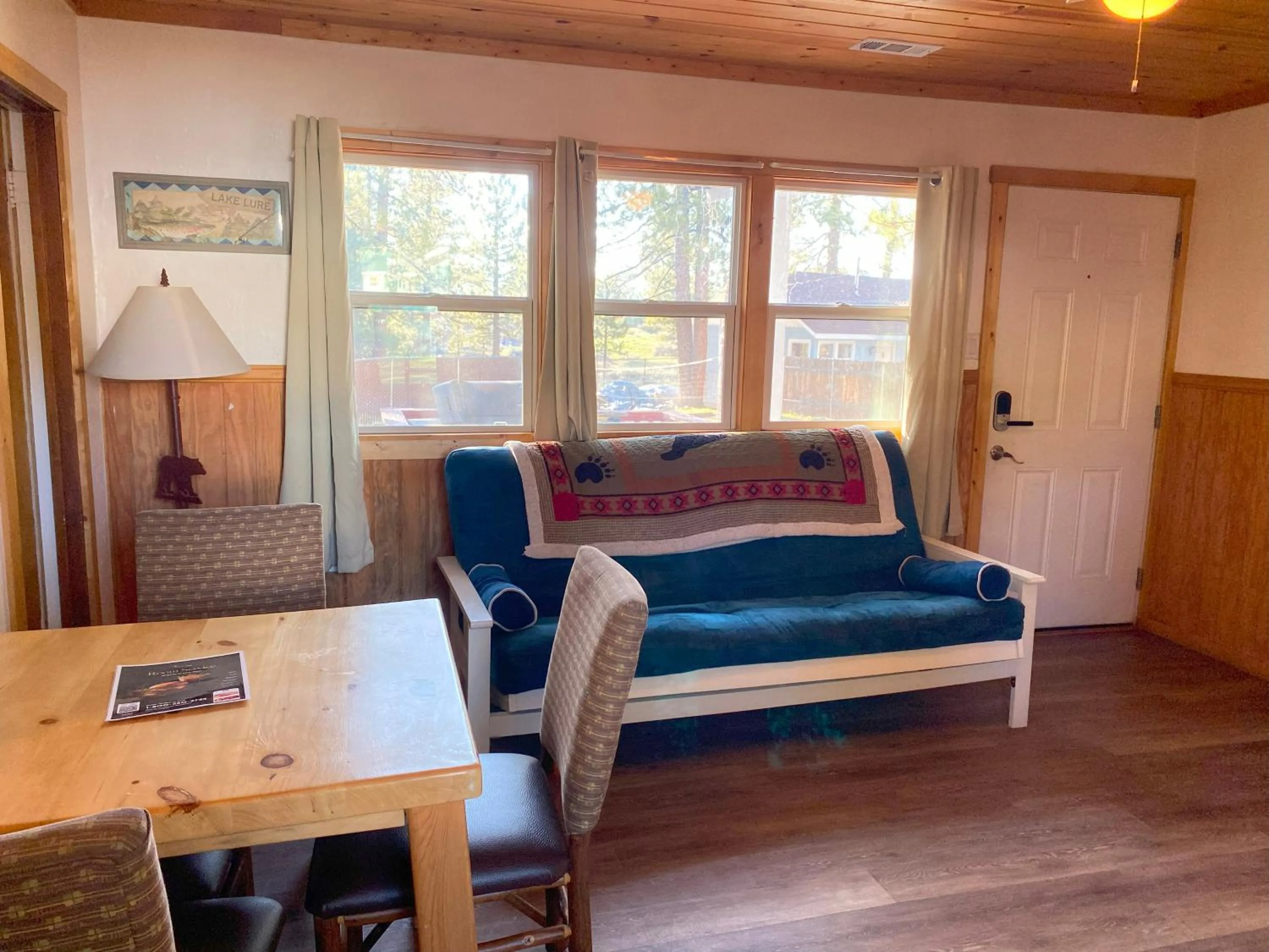 Living room in Blue Horizon Lodge