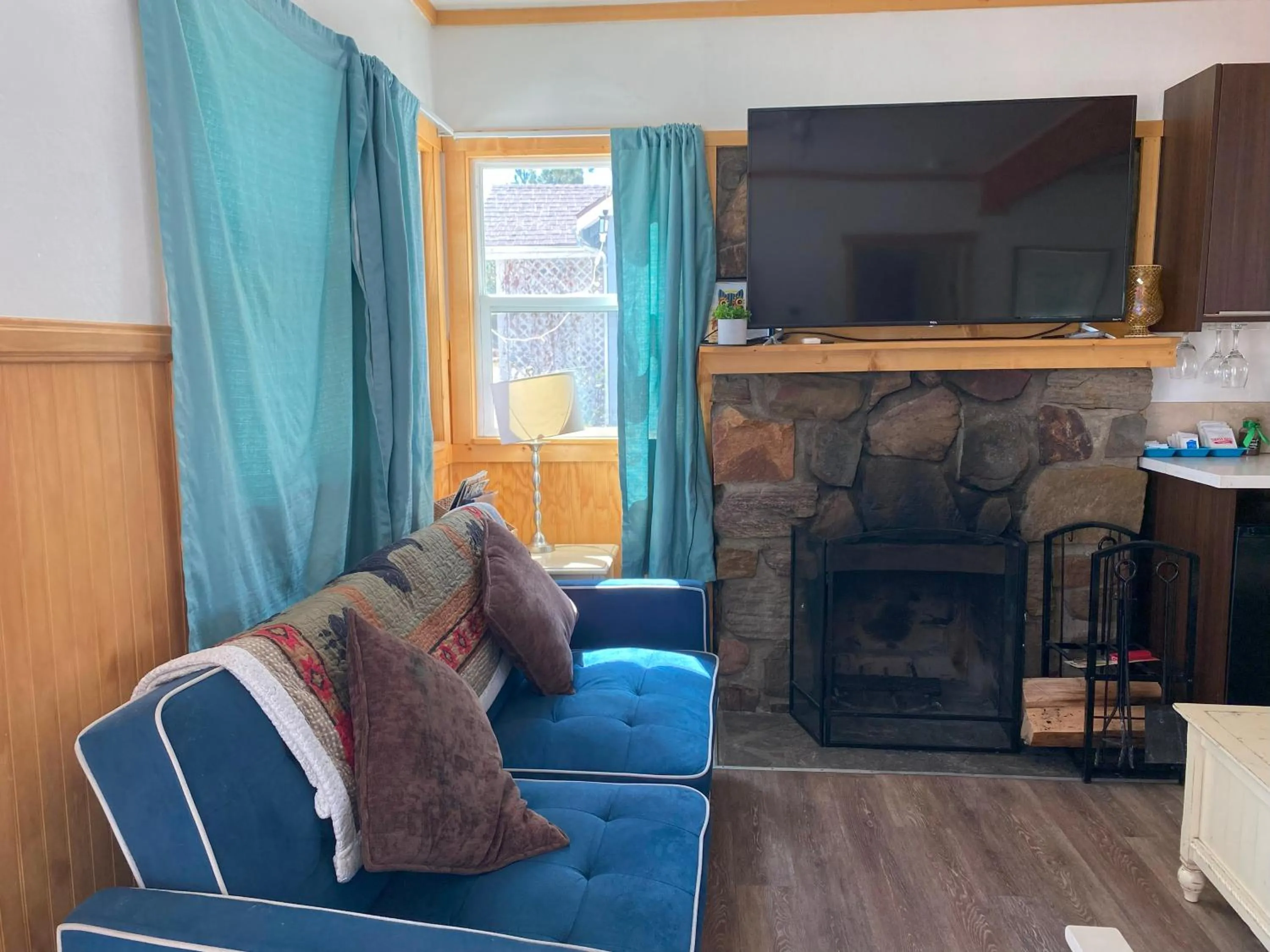 TV and multimedia in Blue Horizon Lodge