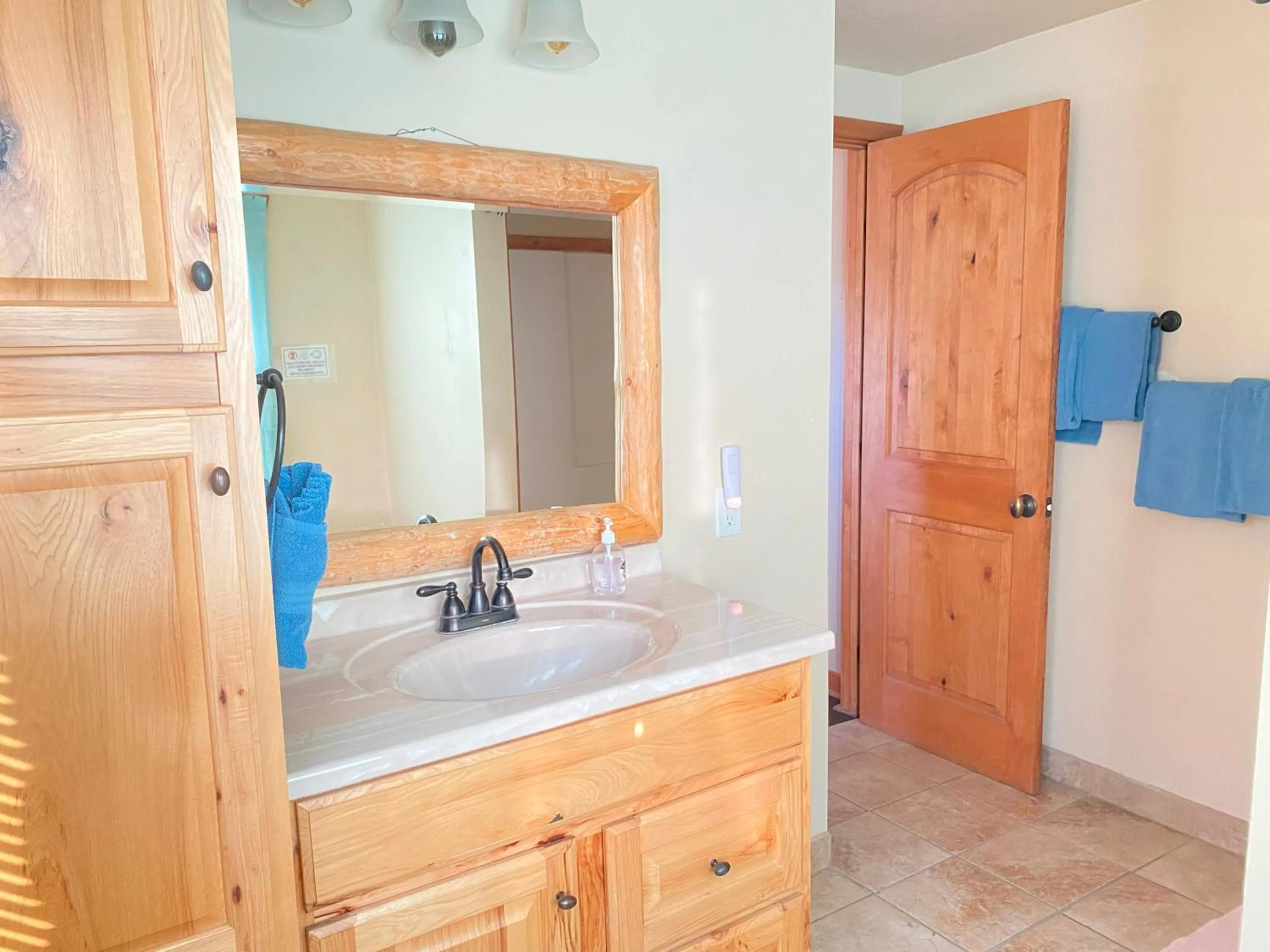 Bathroom in Blue Horizon Lodge