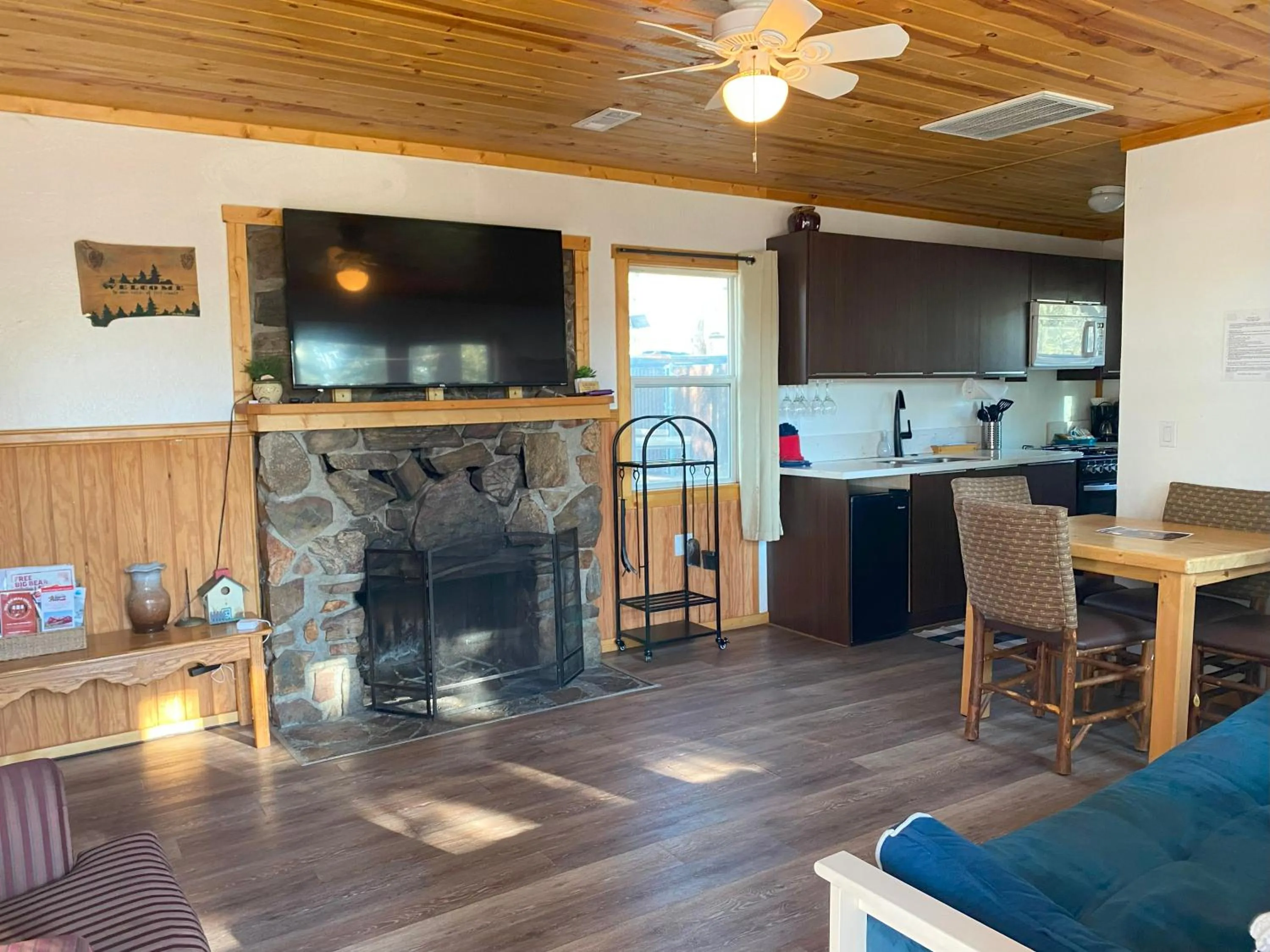 TV and multimedia in Blue Horizon Lodge