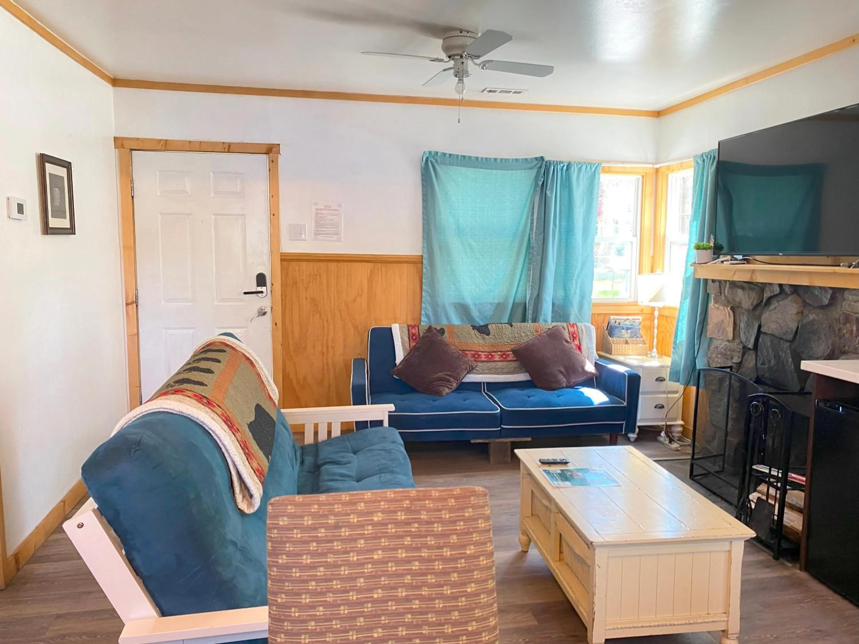 Living room in Blue Horizon Lodge