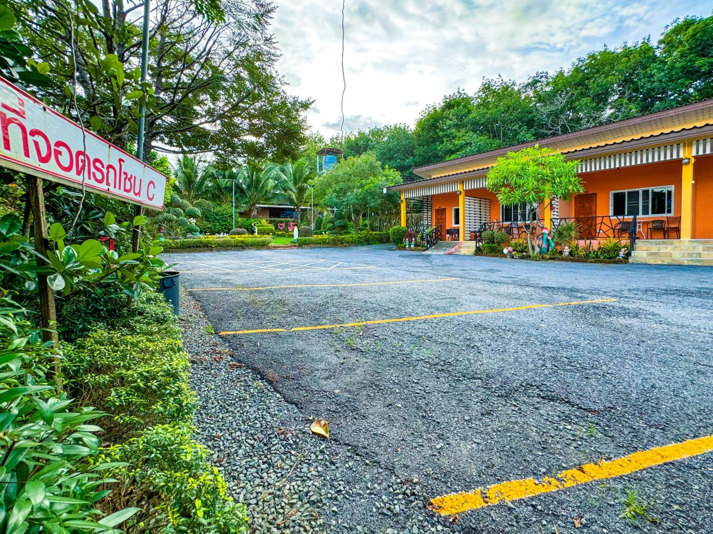 Property building in Baan Suan Mee Tang