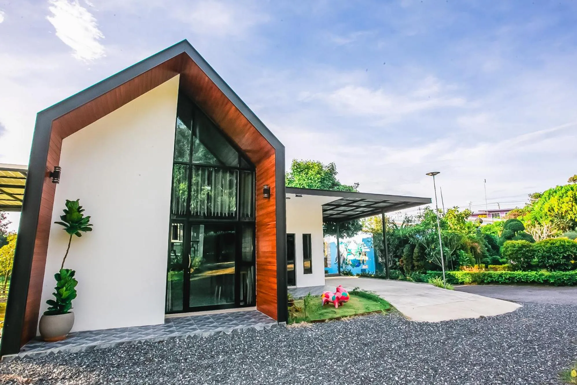 Property building in Baan Suan Mee Tang