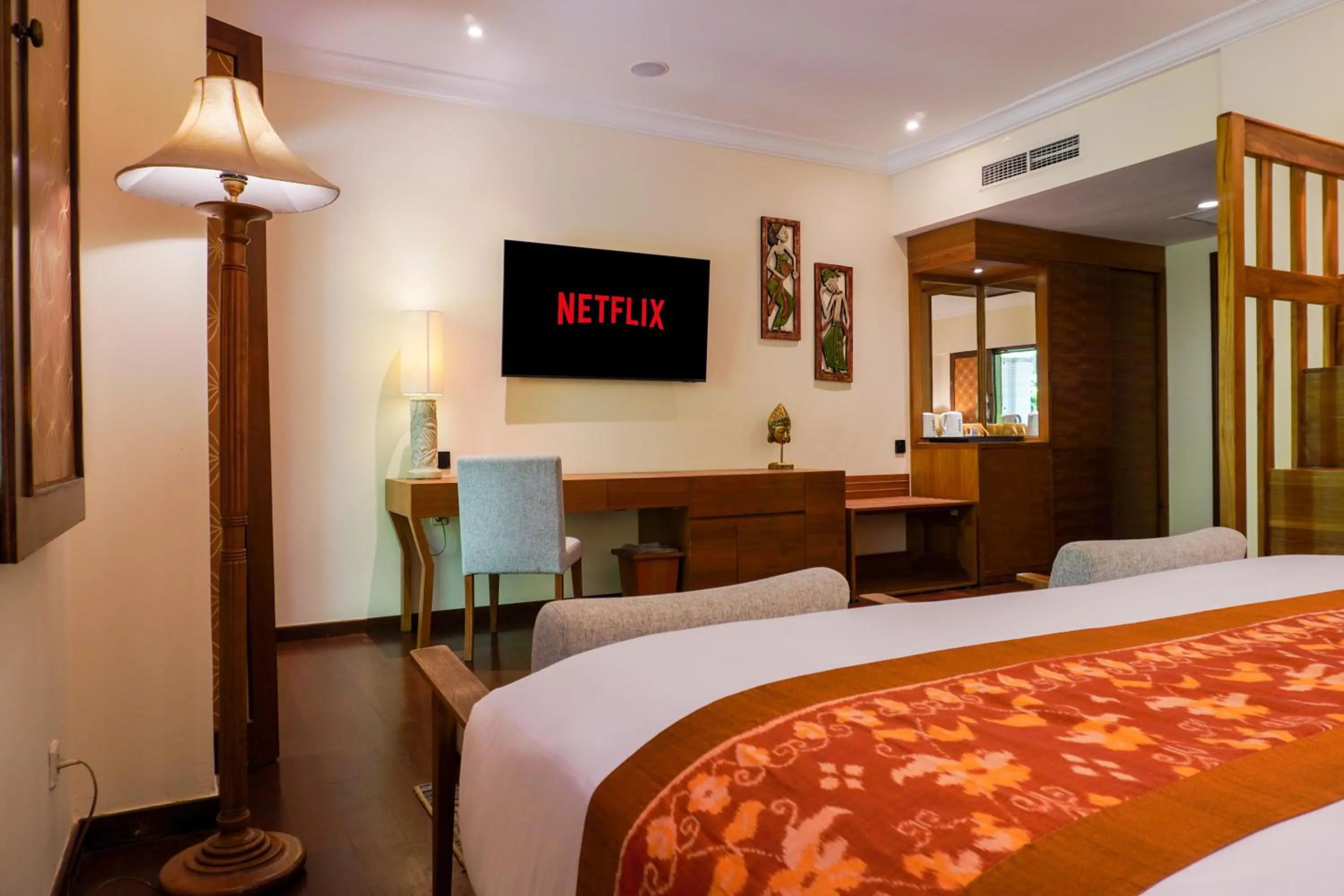 TV and multimedia, Bed in Hotel Nikko Bali Benoa Beach