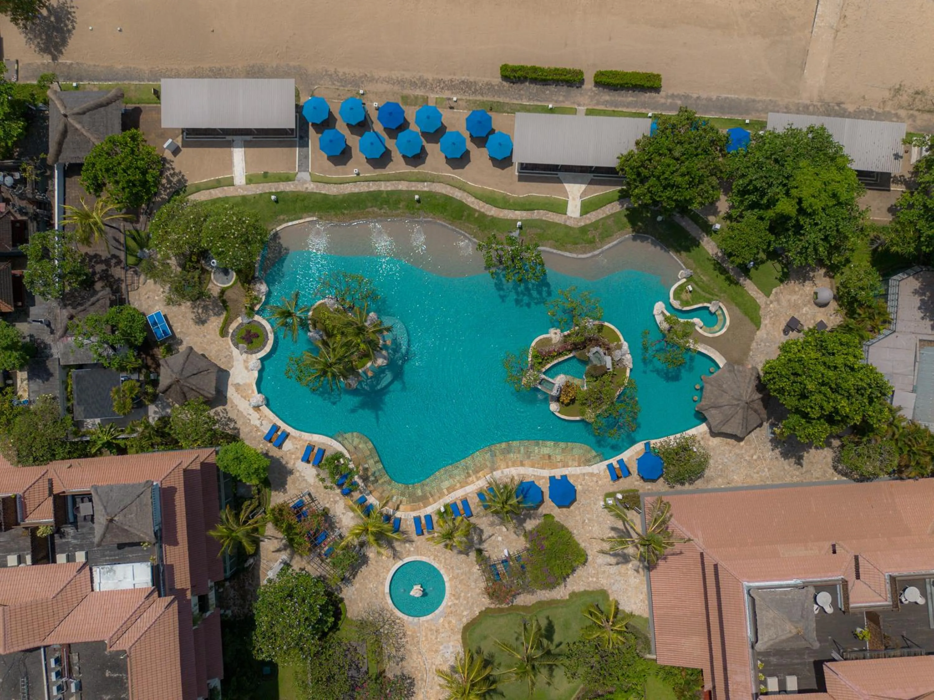 Swimming pool in Hotel Nikko Bali Benoa Beach