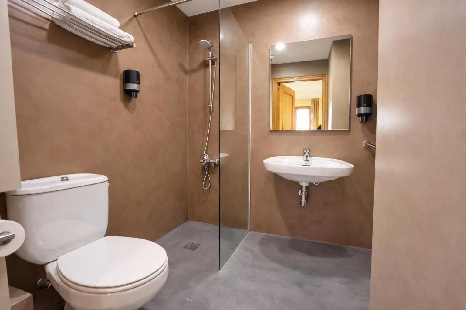 Shower in La Posada d'Àneu by RdA Hotels