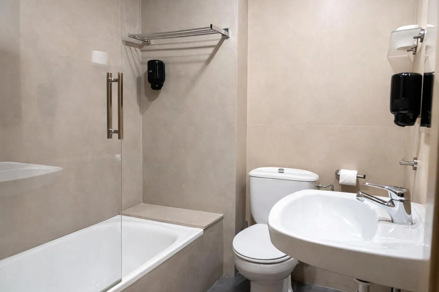 Shower in La Posada d'Àneu by RdA Hotels