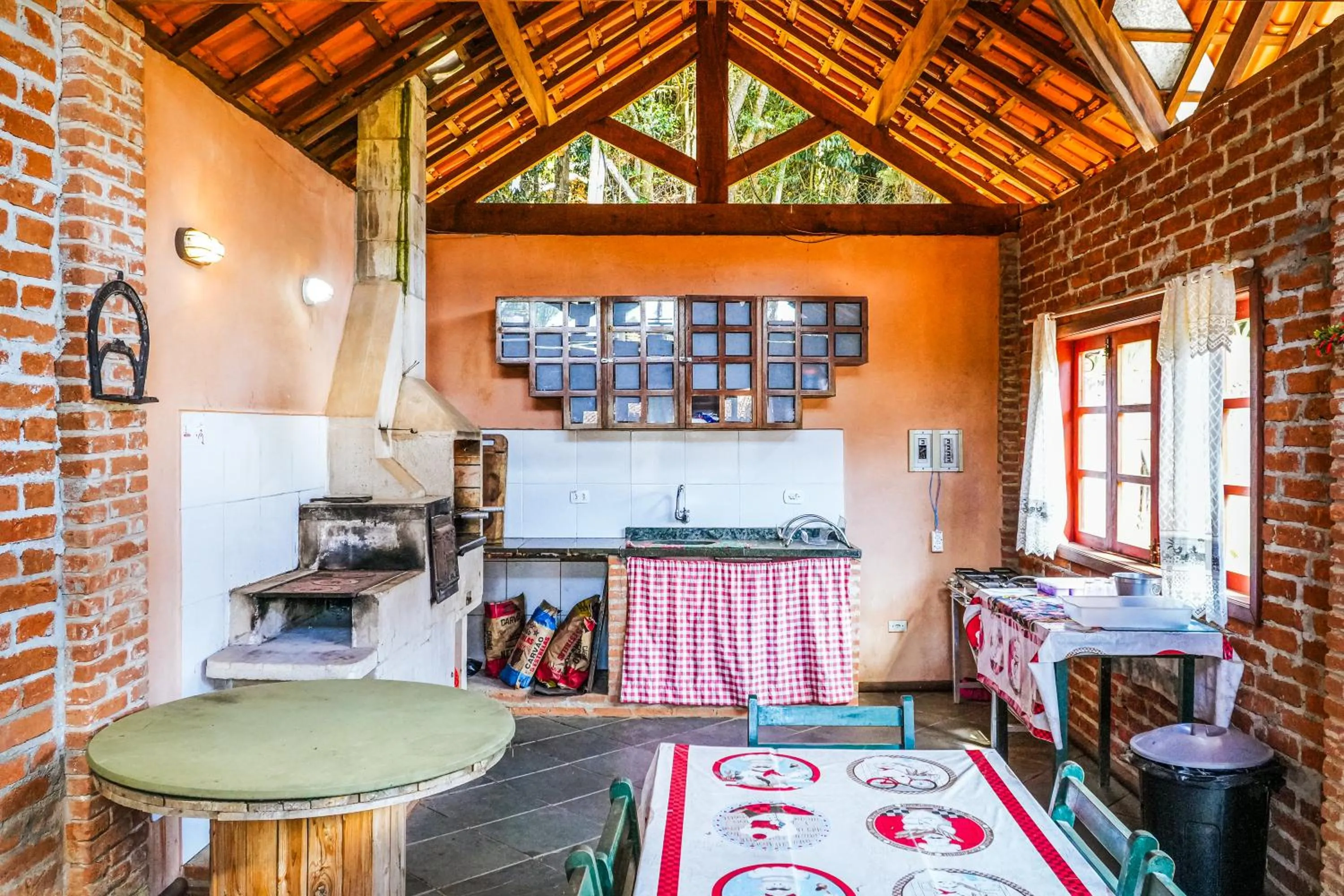 Kitchen or kitchenette in VELINN Recanto das Hortencias Hotel