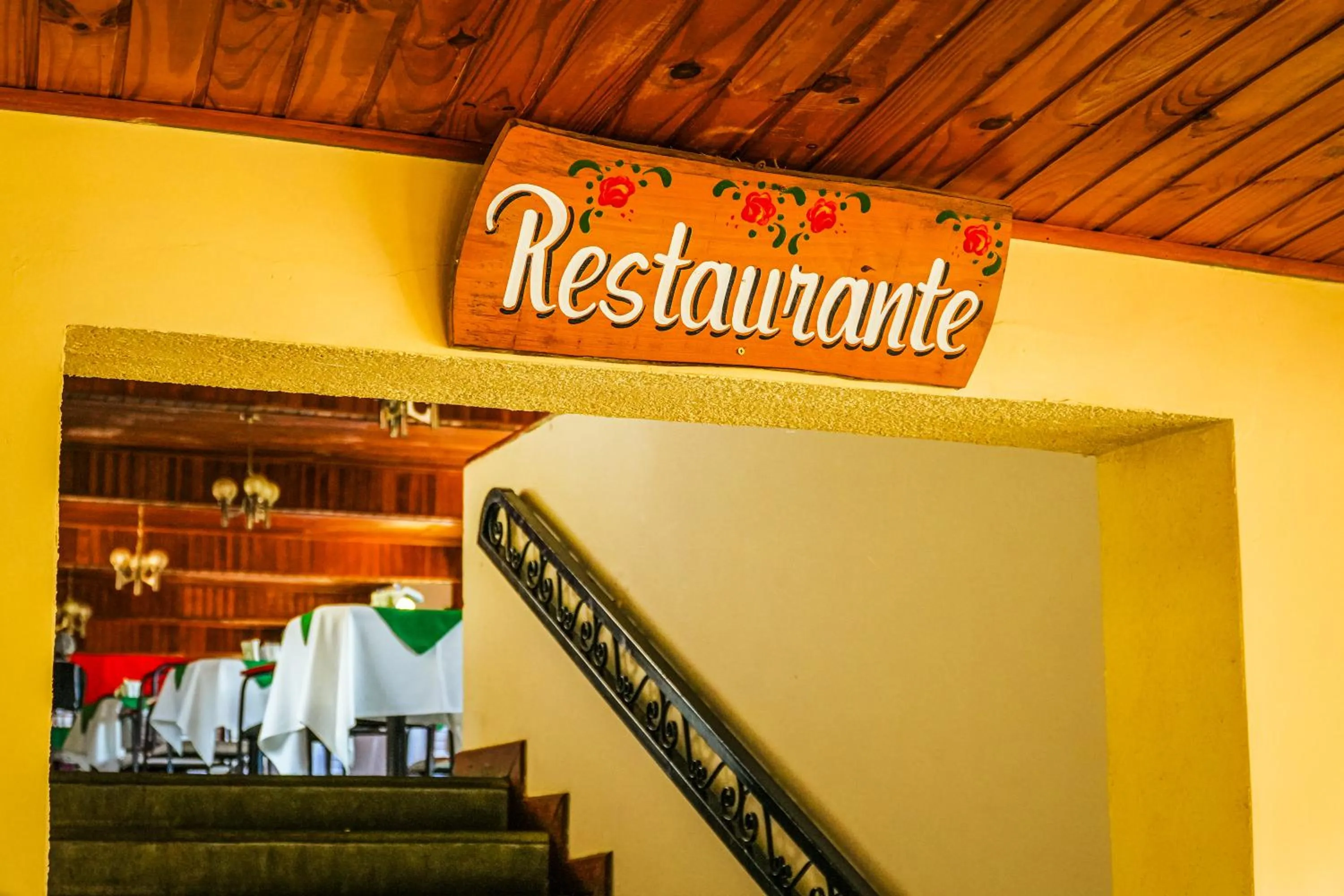 Restaurant/places to eat in VELINN Recanto das Hortencias Hotel