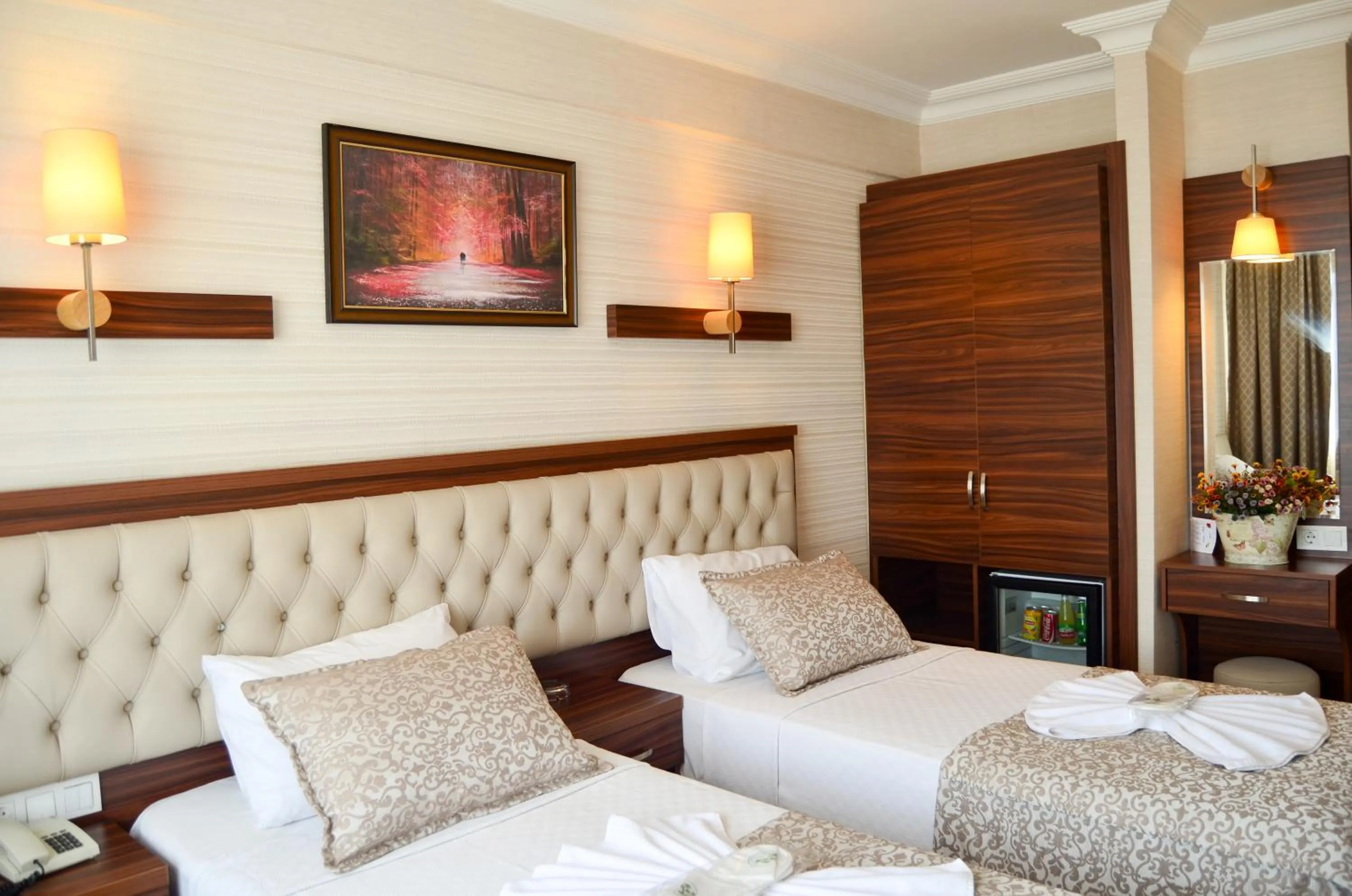 Photo of the whole room, Bed in Mekke Hotel Istanbul