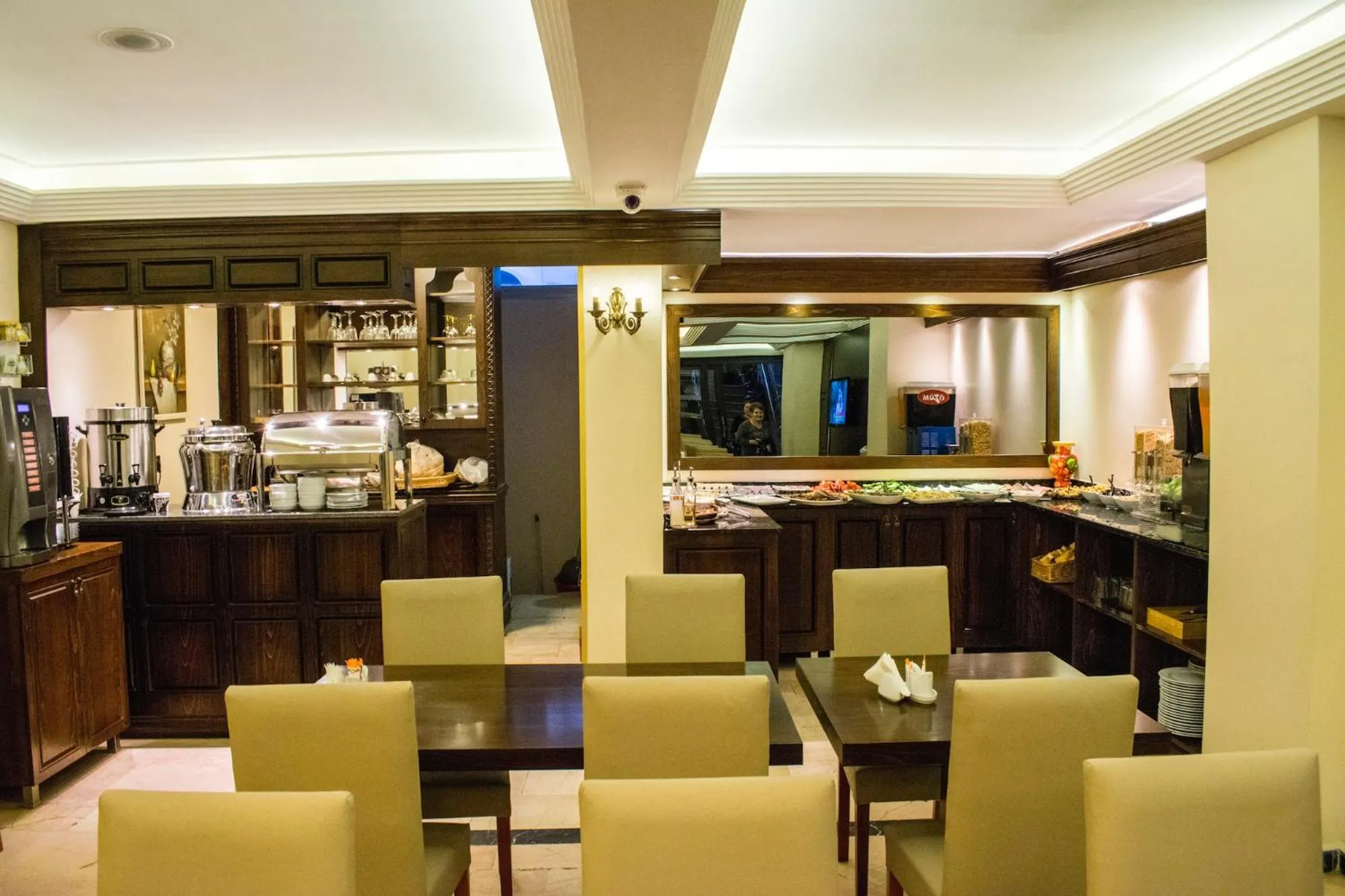 Restaurant/places to eat in Mekke Hotel Istanbul