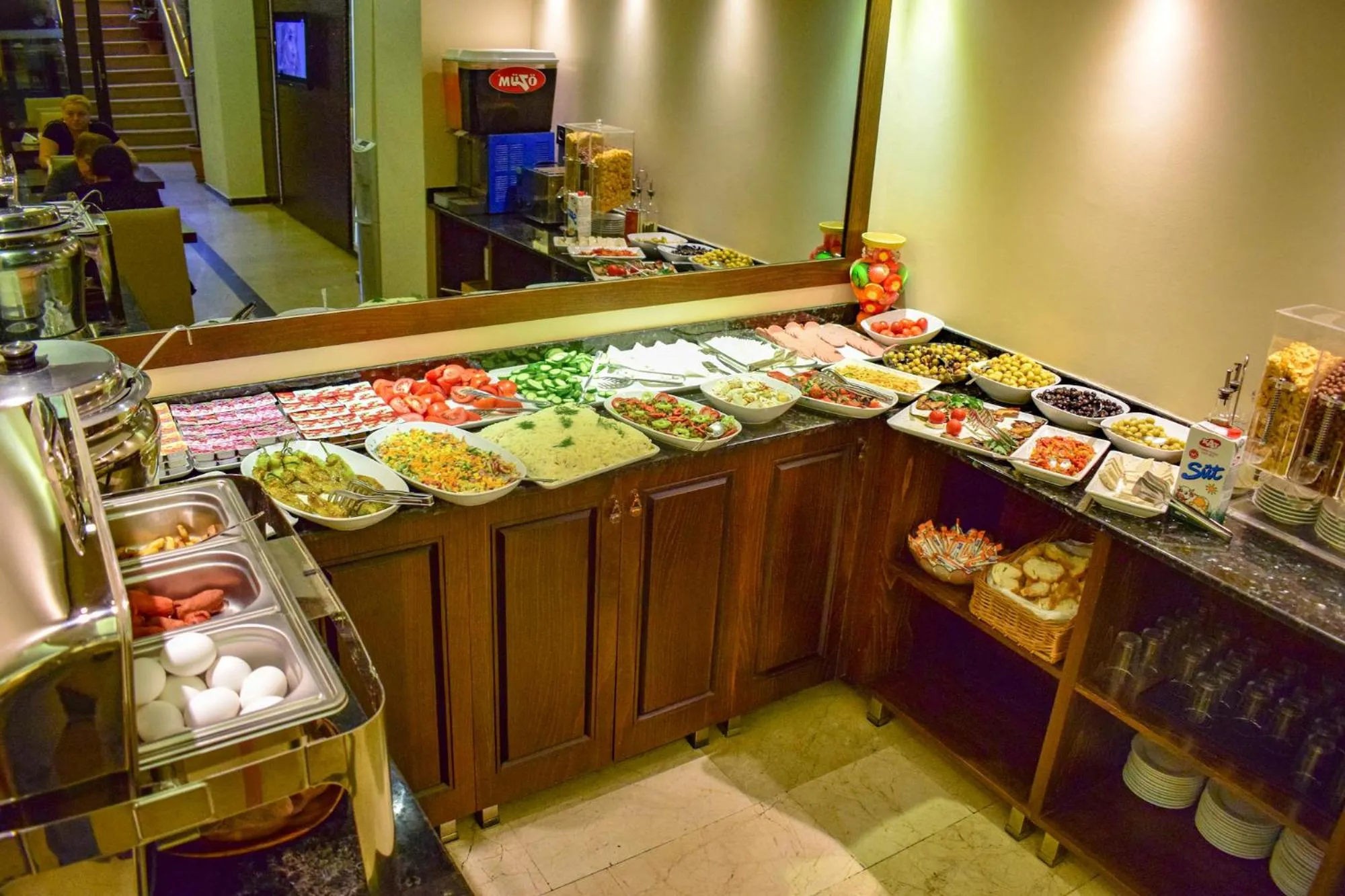 Food and drinks in Mekke Hotel Istanbul