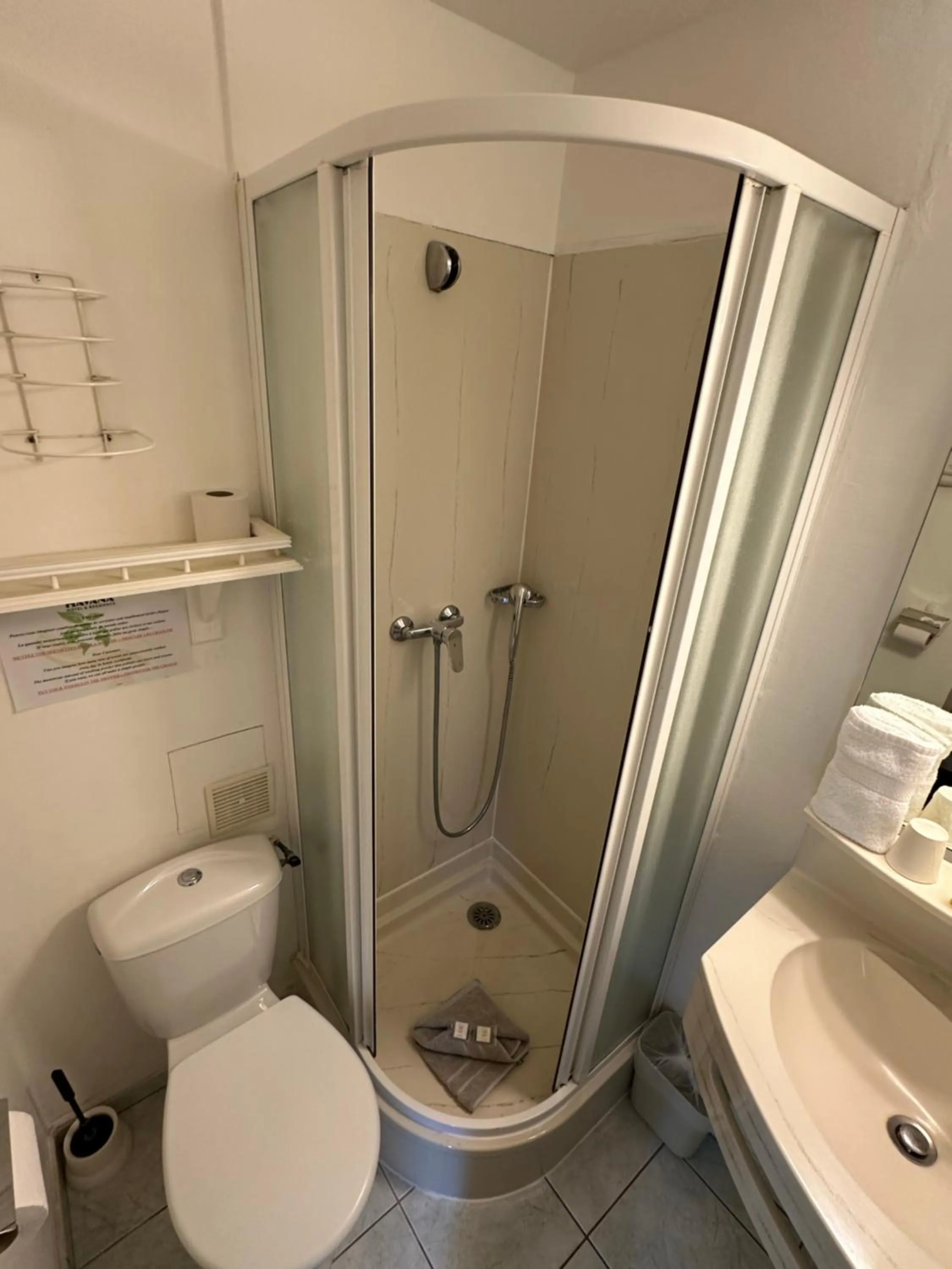 Shower in HAVANA Hôtel