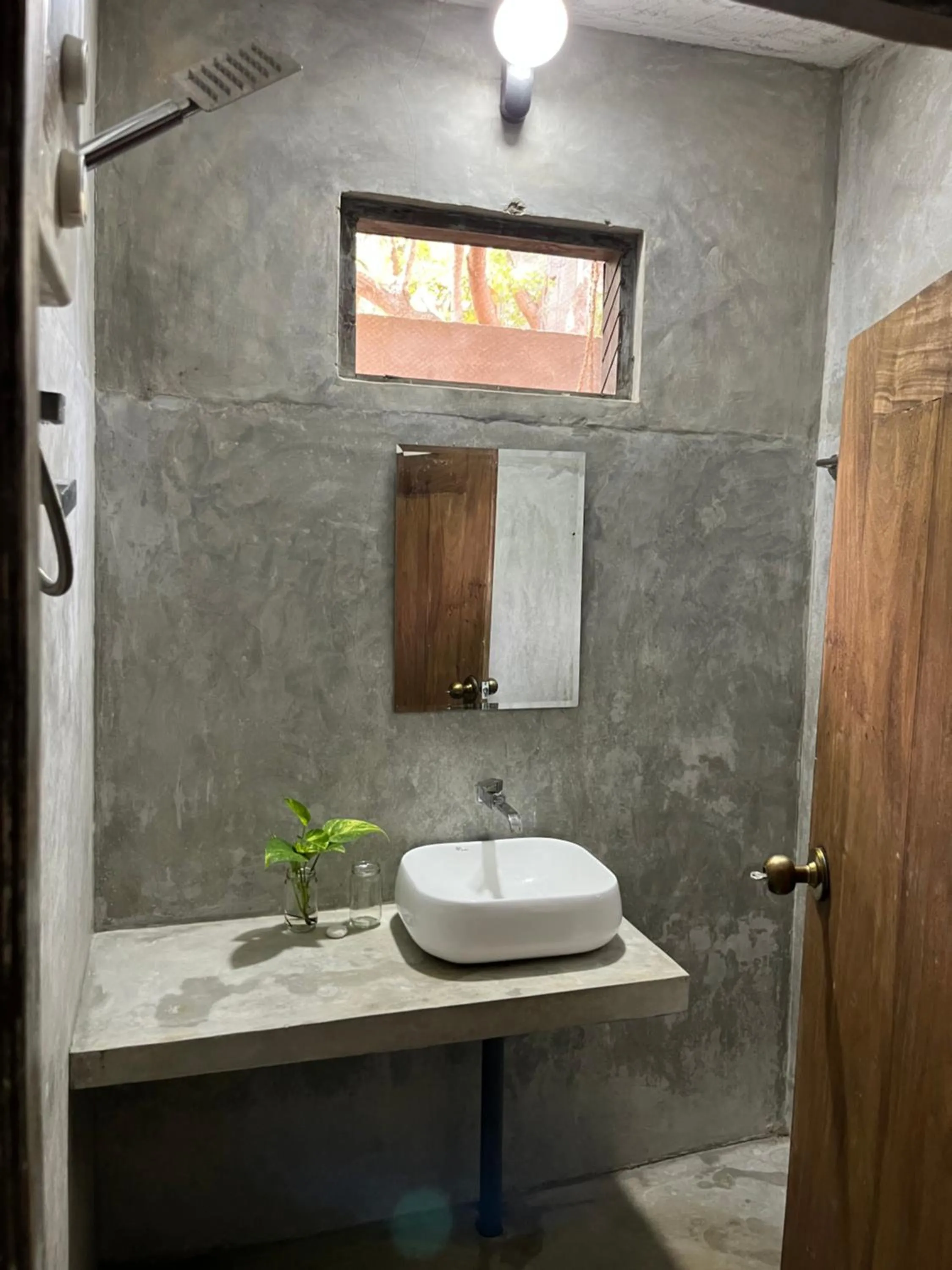 Shower in Waypoint Arugam Bay
