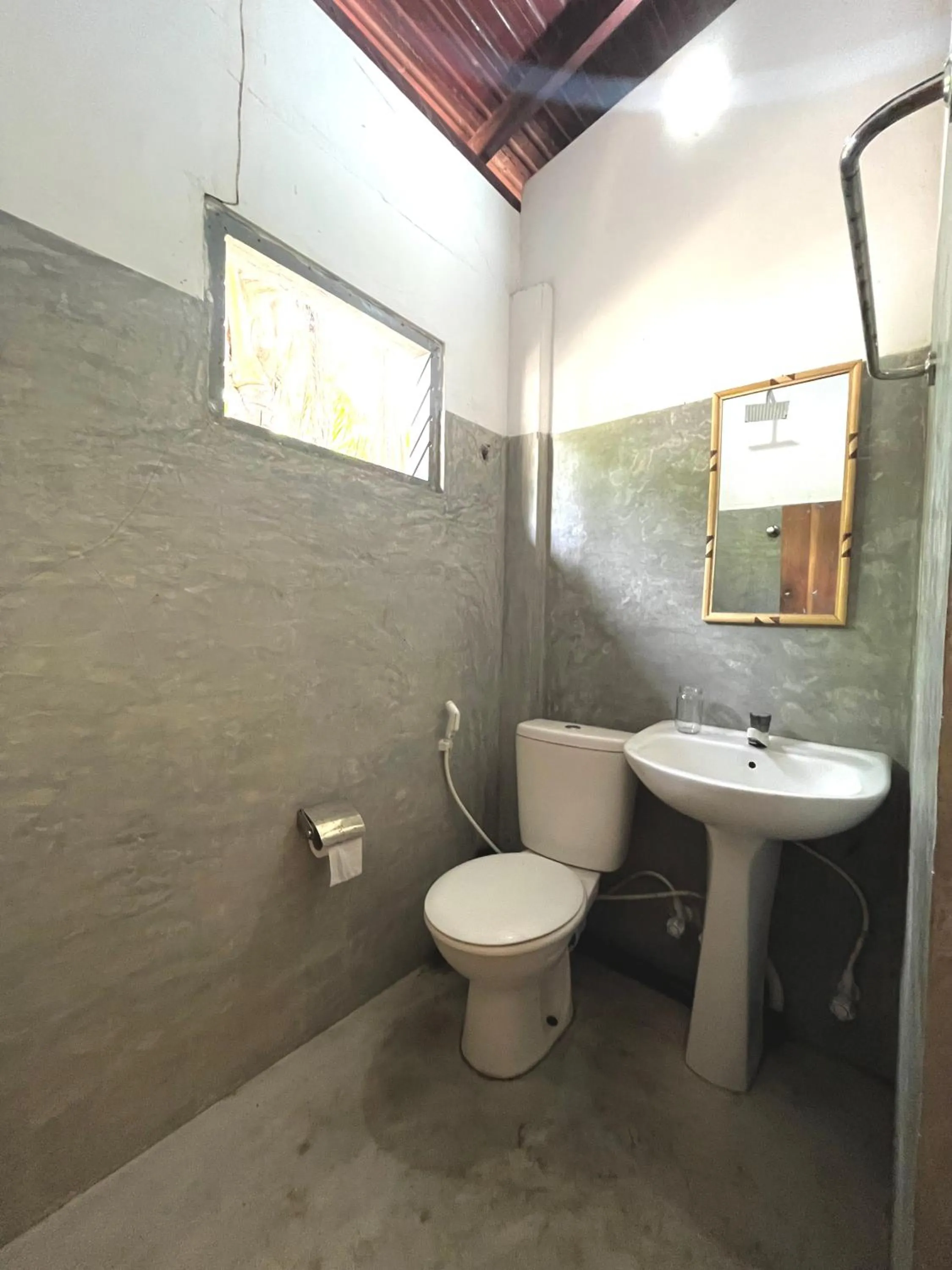 Shower in Waypoint Arugam Bay