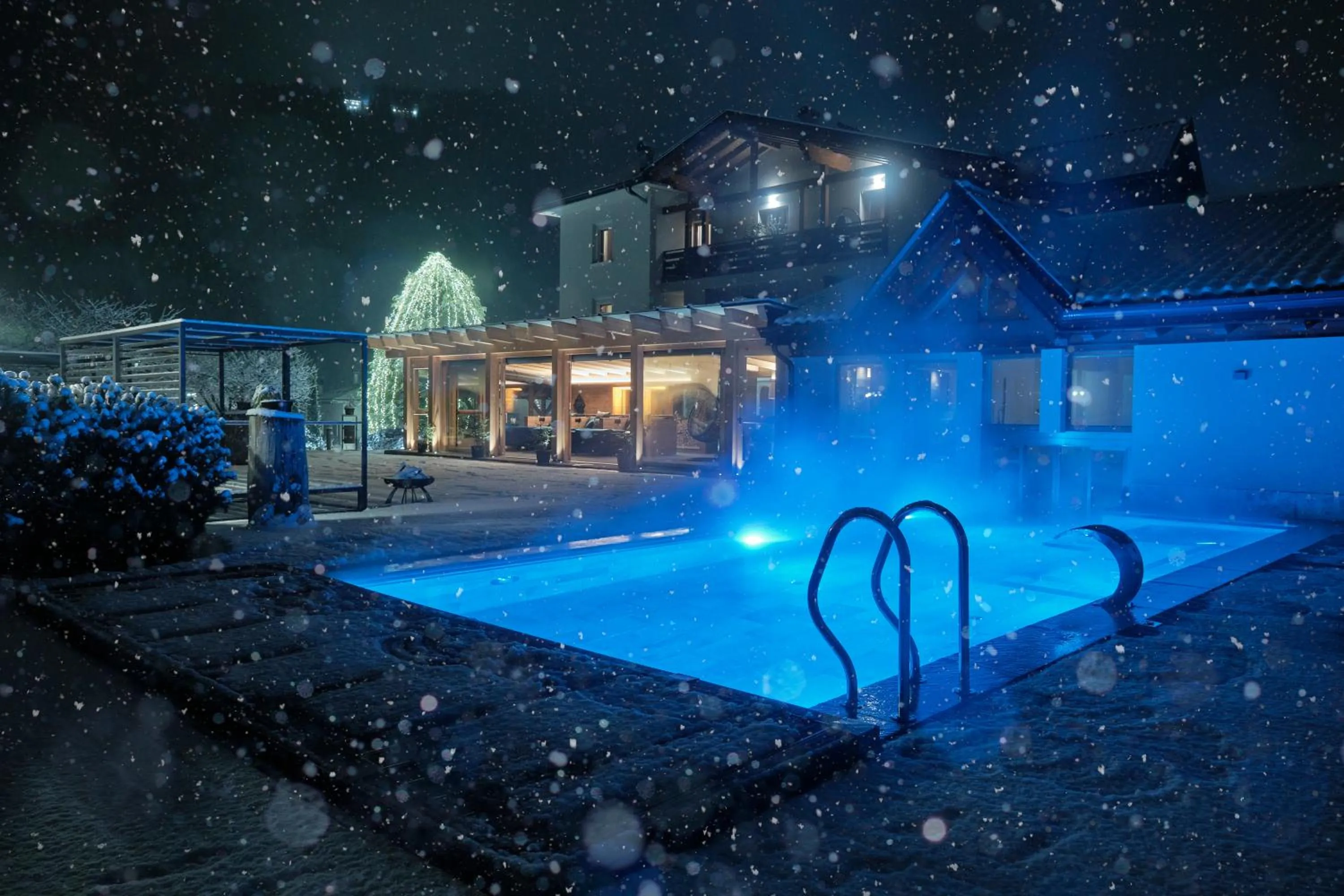 Swimming pool in Boutique Hotel e Chalets Salvadori
