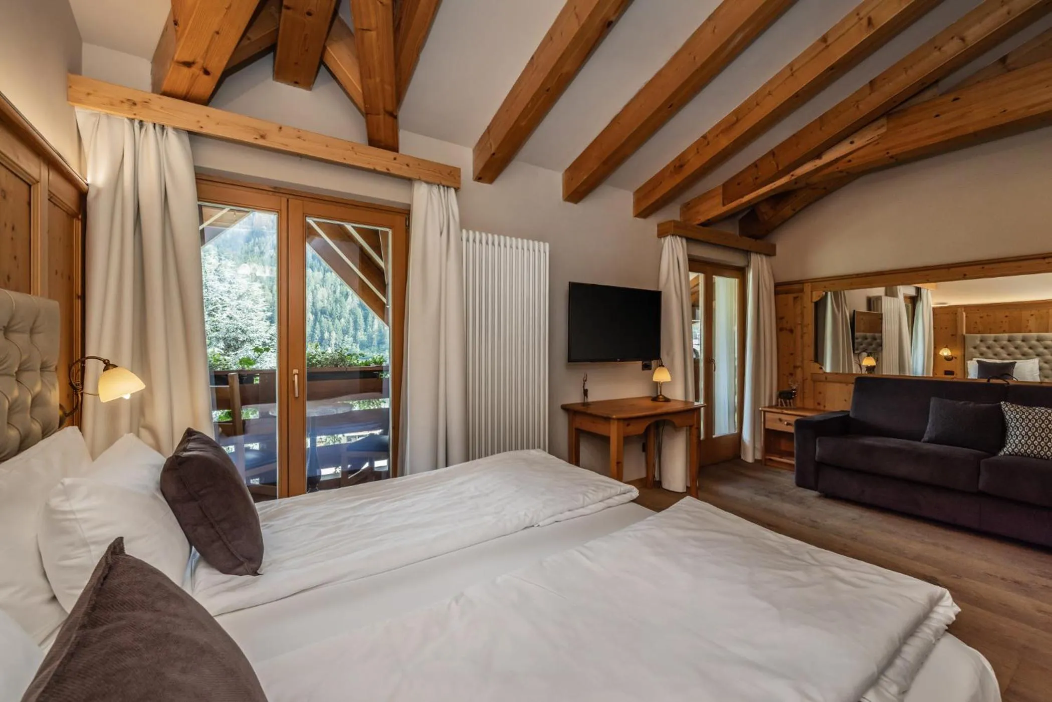 Photo of the whole room, Bed in Boutique Hotel e Chalets Salvadori