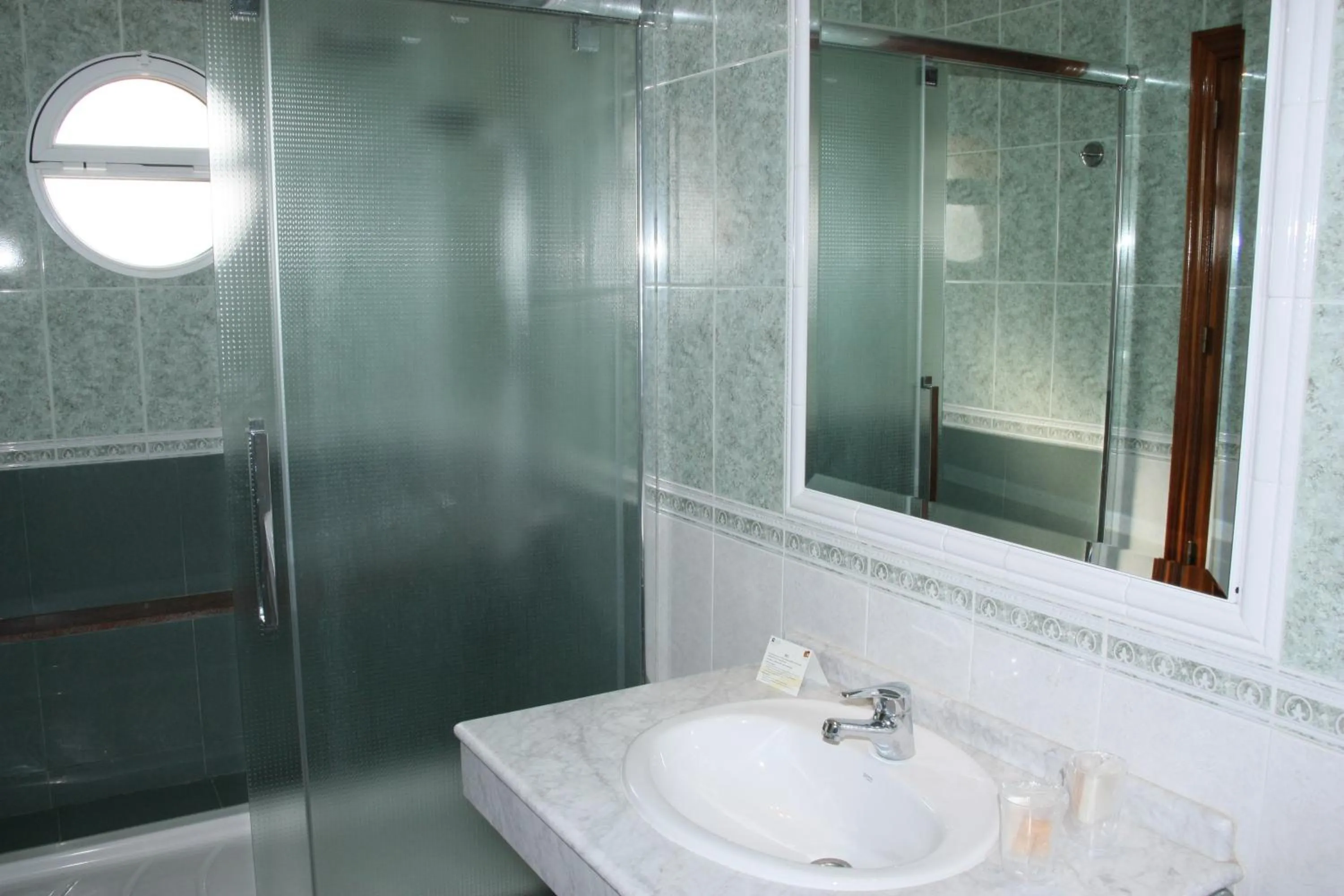 Bathroom in Hotel Frijon