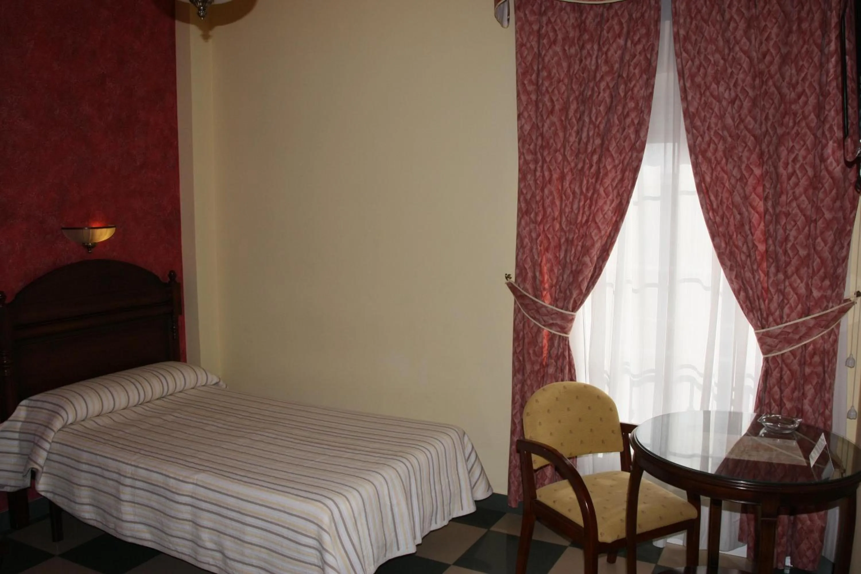 Photo of the whole room, Bed in Hotel Frijon