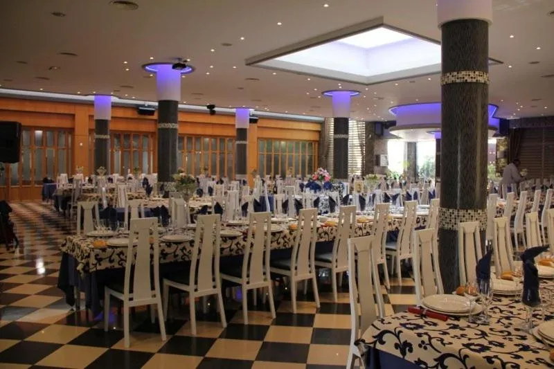 Restaurant/places to eat in Hotel Frijon