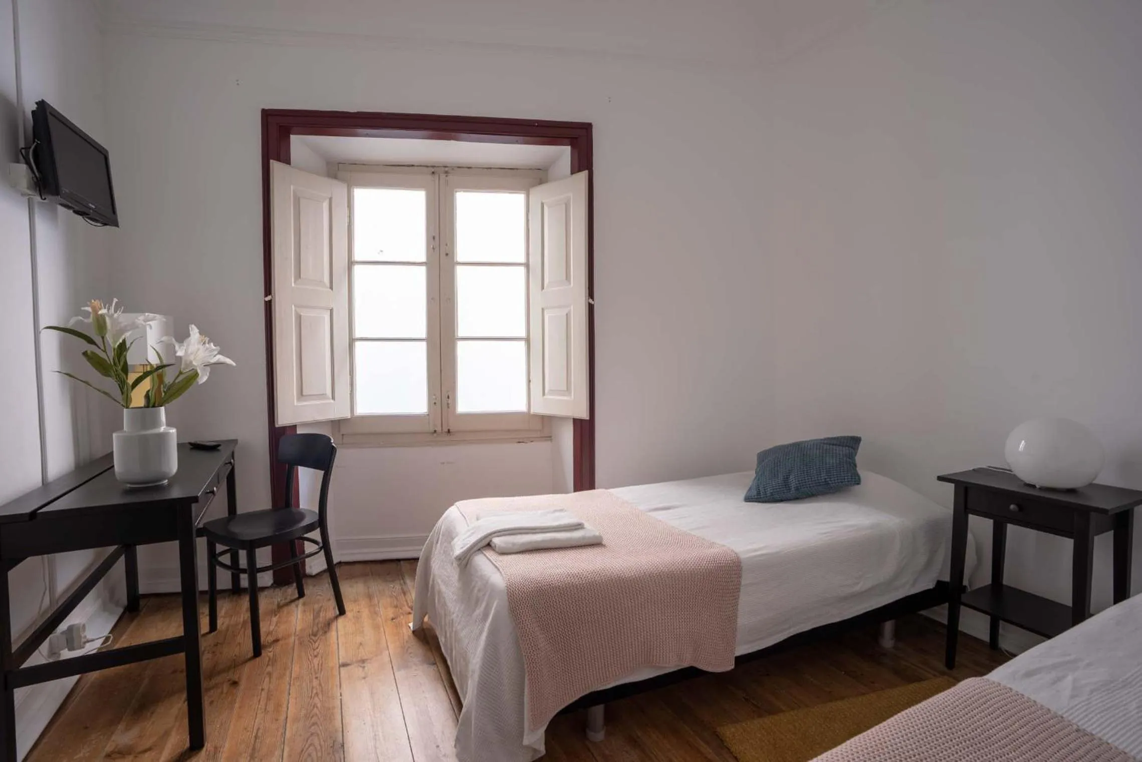 Photo of the whole room, Bed in Burgos Guest House