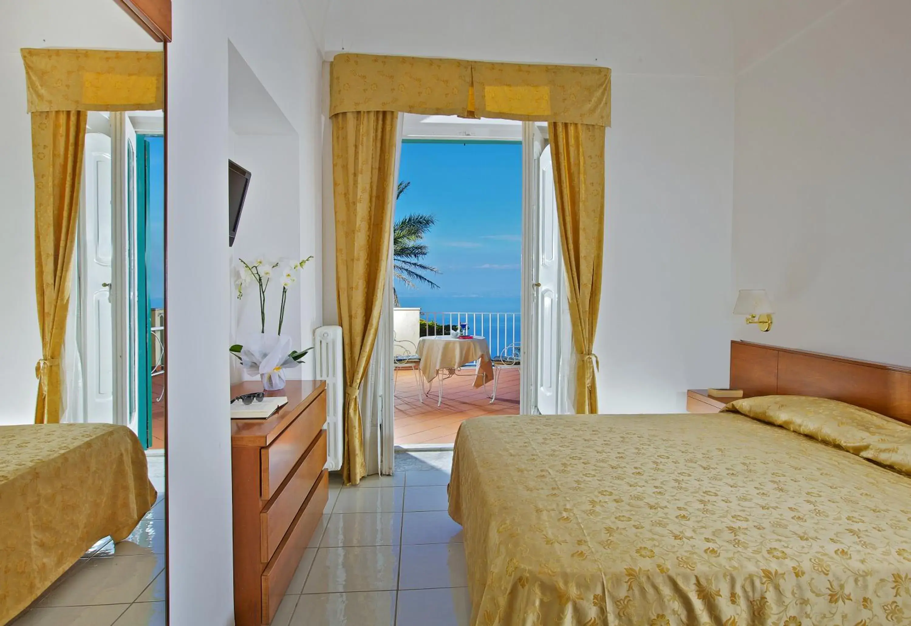 Classic Double Room with Sea View in Hotel San Michele Classic Double Room with Sea View in Hotel San Michele
