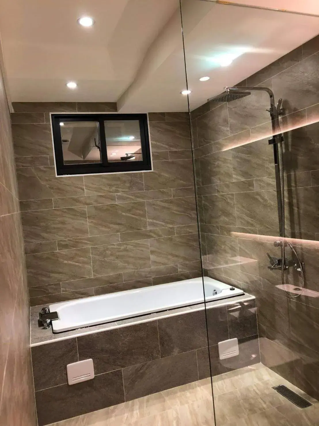 Deluxe Double Room with Bath in Lantan Fanyue Inn Deluxe Double Room with Bath in Lantan Fanyue Inn