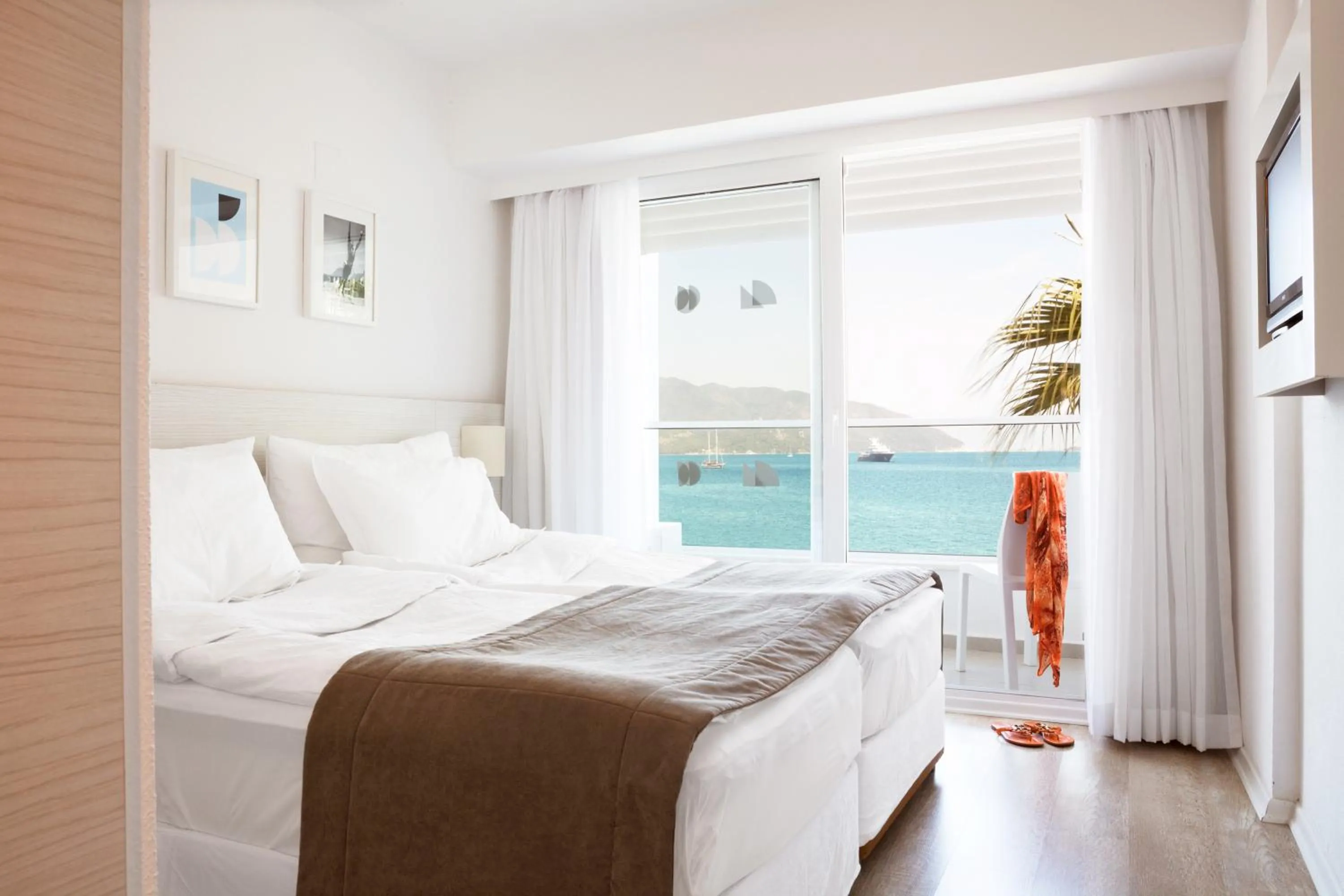 Bed in The Beachfront Hotel Adult Only 16 Plus