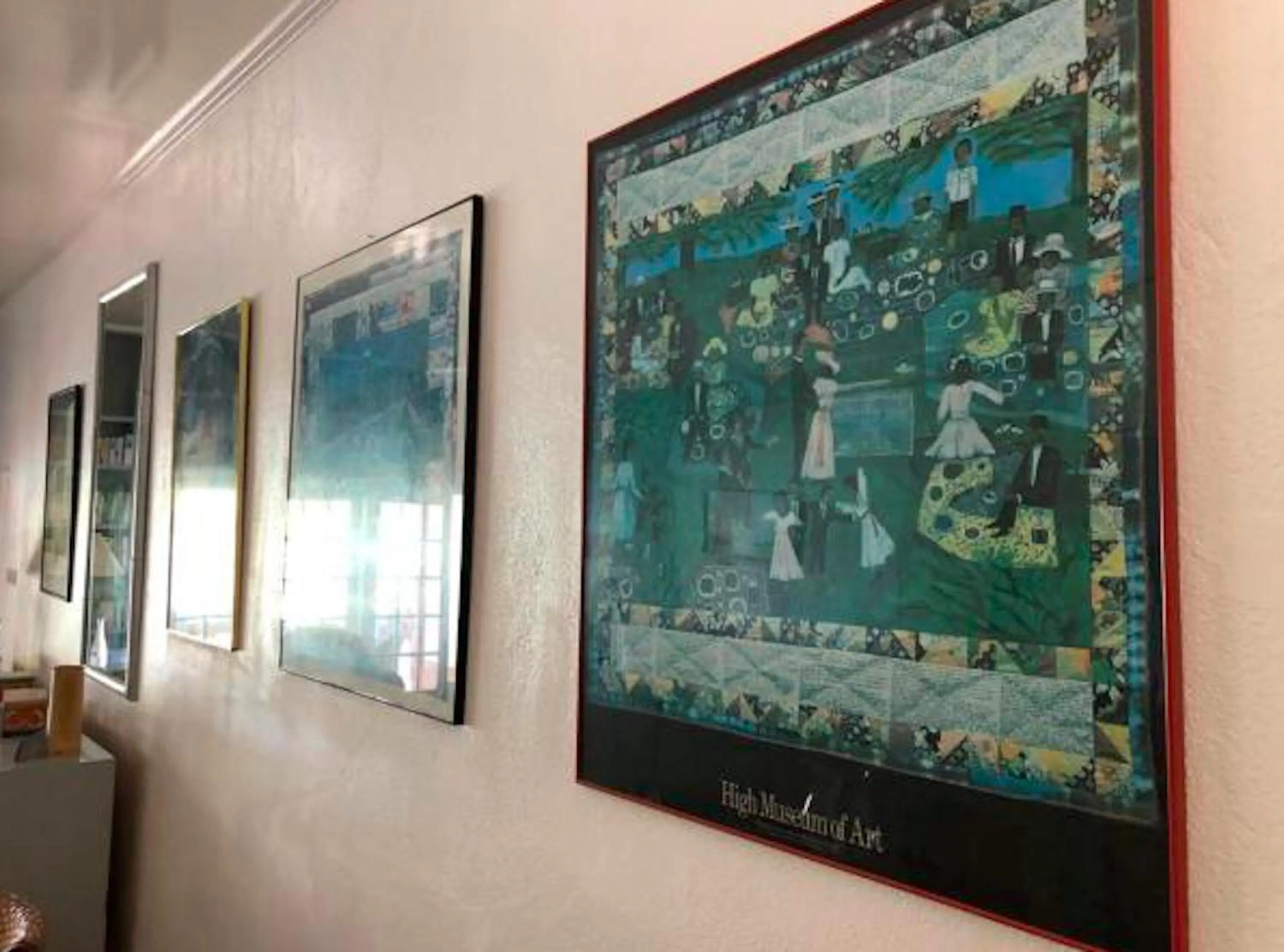 Communal lounge/ TV room in Bequia Beachfront Villas