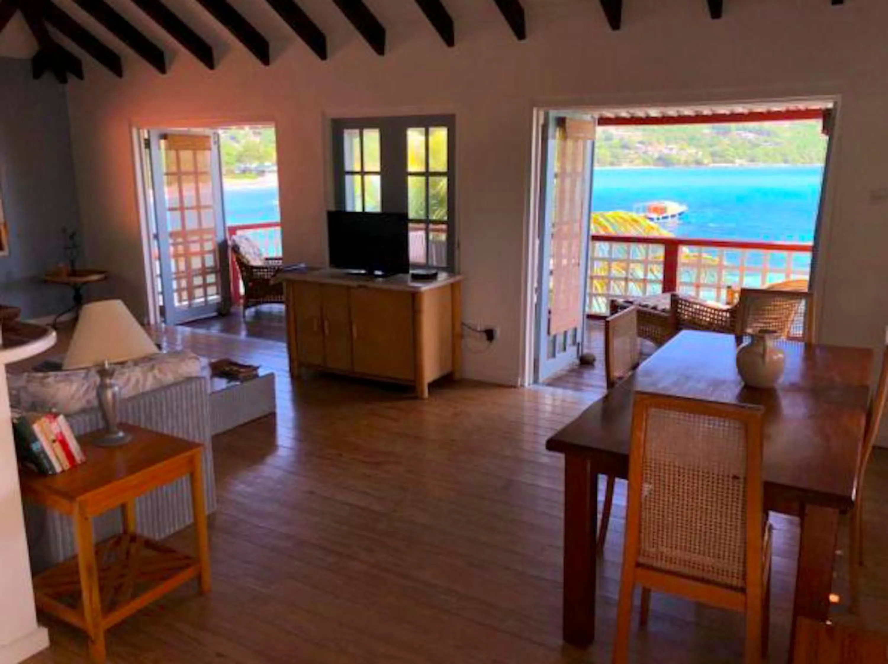 Communal lounge/ TV room in Bequia Beachfront Villas
