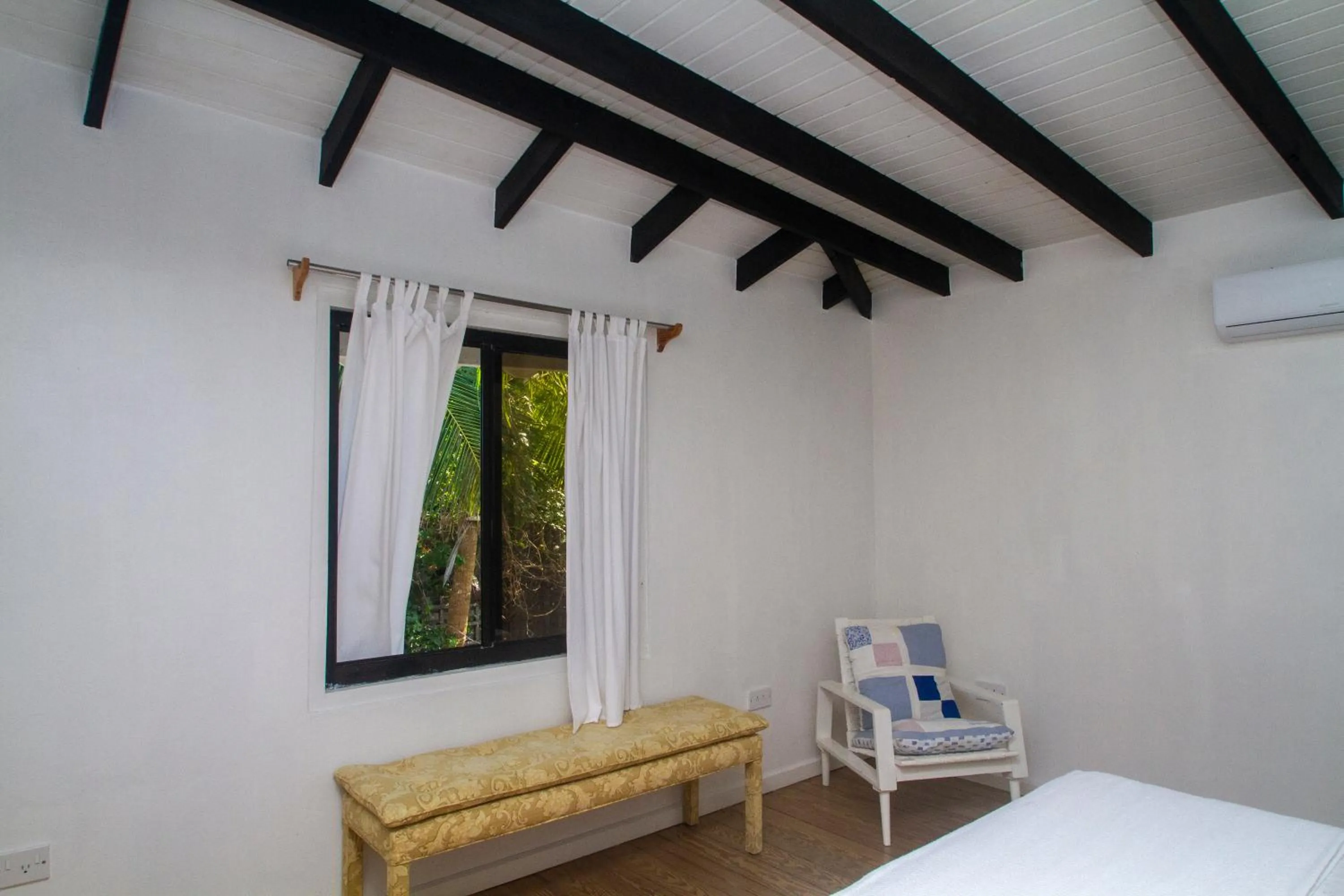 Seating area, Bed in Bequia Beachfront Villas