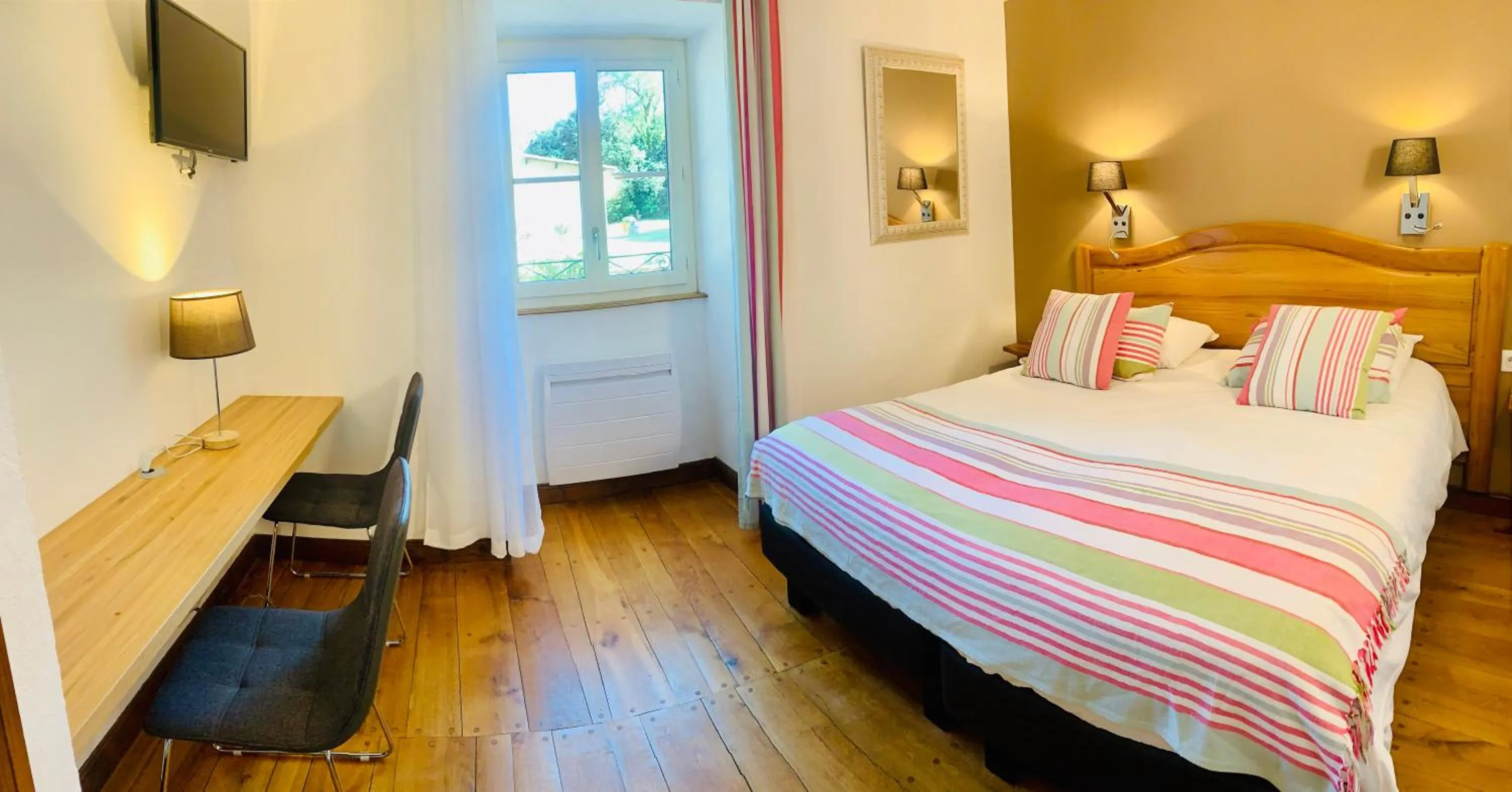 Bed in Hôtel Le Troubadour à Rocamadour