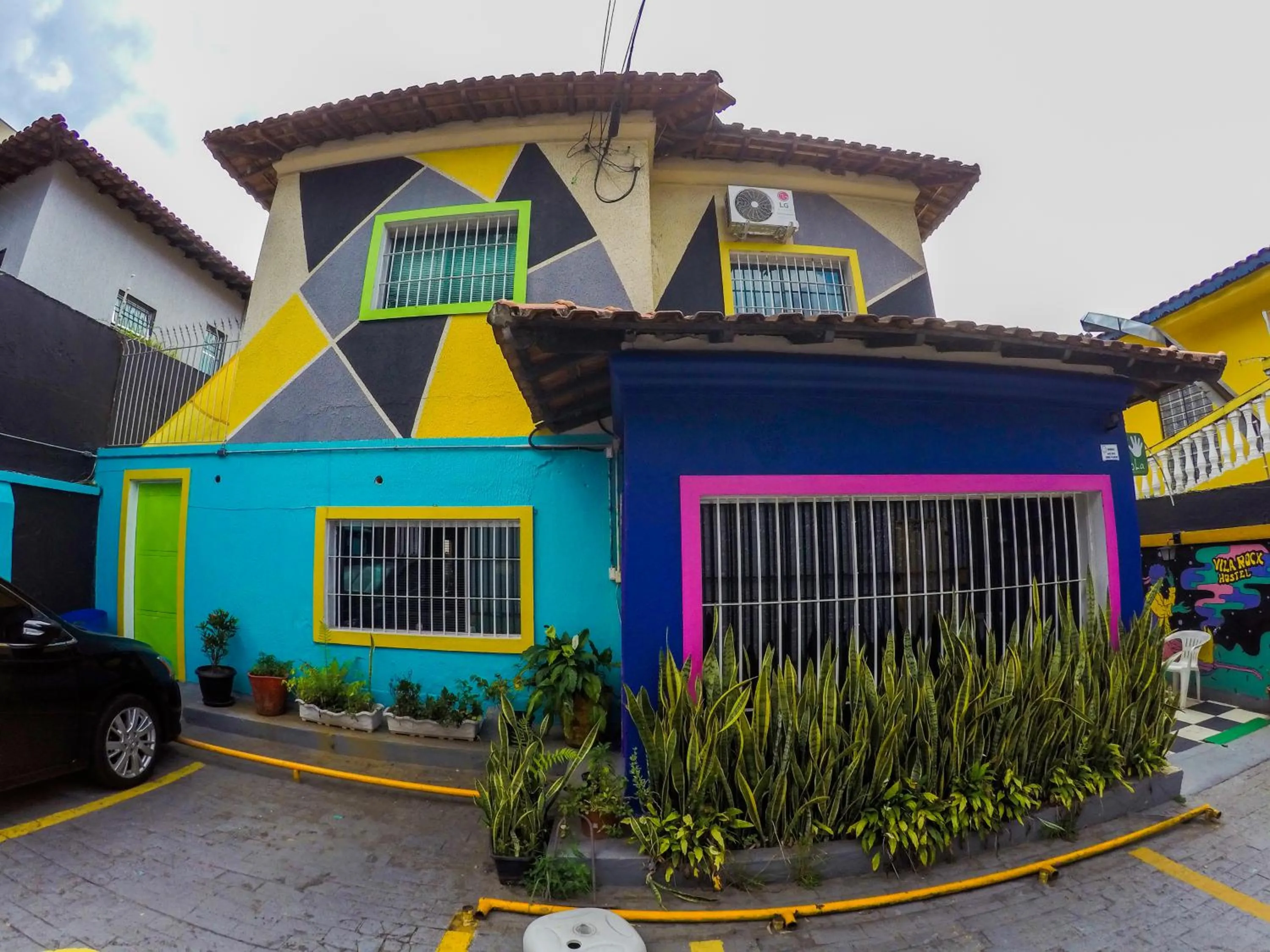 Property building in Vila Rock Hostel - próx Allianz Parque, Vila Madalena, Av Paulista, Hospital das Clínicas, PUC