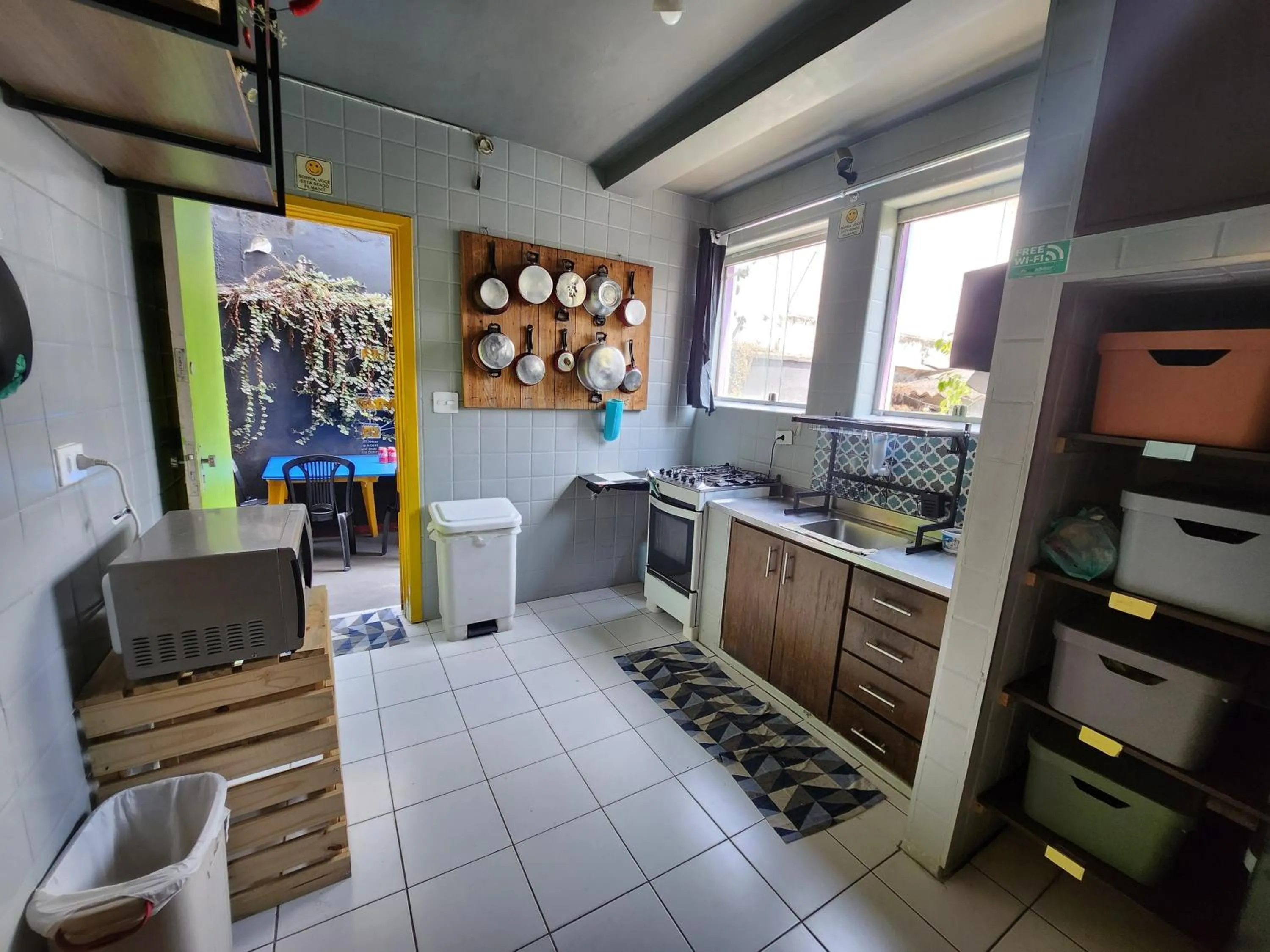 Kitchen or kitchenette in Vila Rock Hostel - próx Allianz Parque, Vila Madalena, Av Paulista, Hospital das Clínicas, PUC