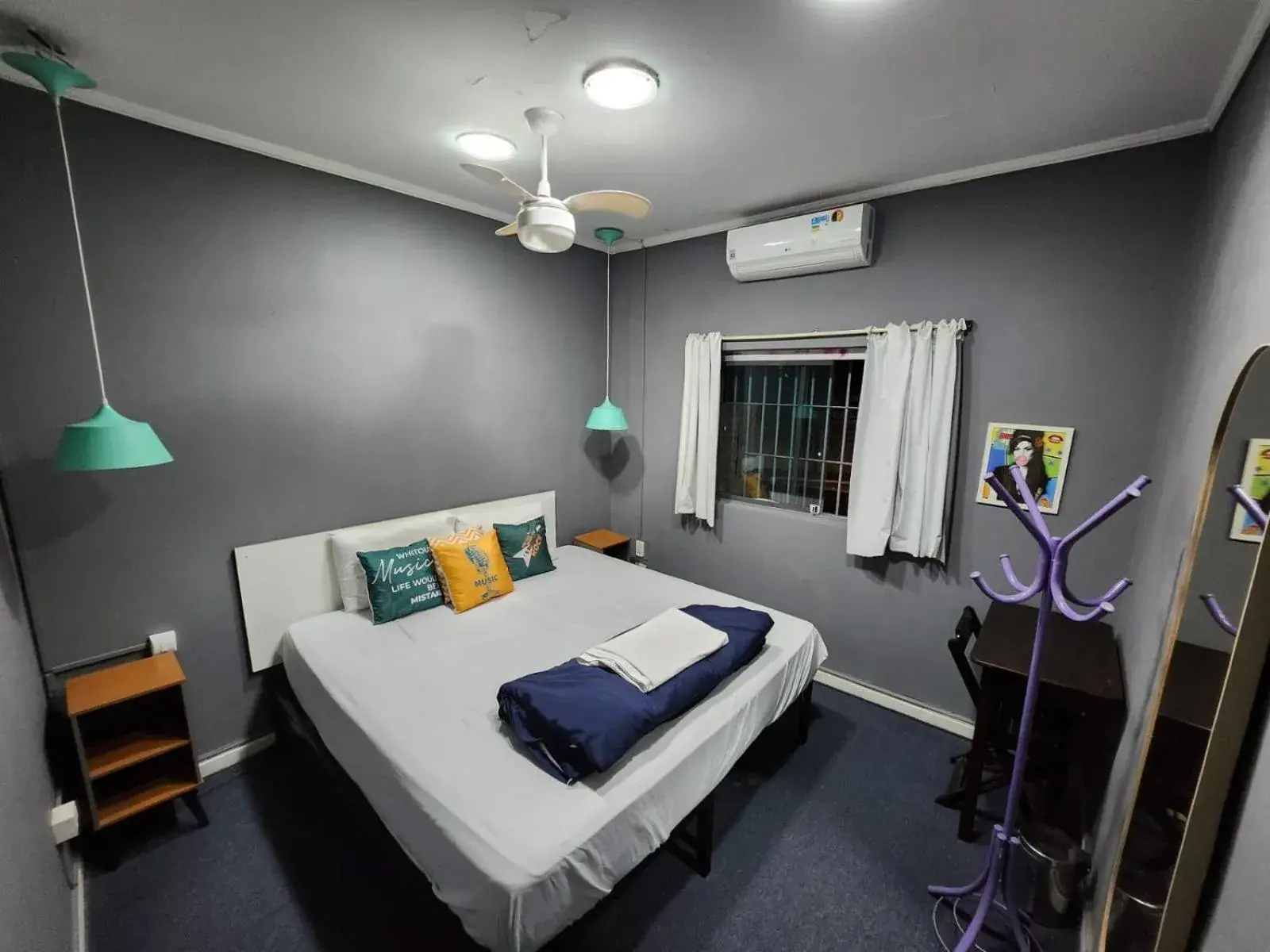 Double or Twin Room with Shared Bathroom in Vila Rock Hostel - Secure Neighborhood, Near the Subway, Allianz Parque, Vila Madalena, Avenida Paulista and Pinheiros Double or Twin Room with Shared Bathroom in Vila Rock Hostel - Secure Neighborhood, Near the Subway, Allianz Parque, Vila Madalena, Avenida Paulista and Pinheiros