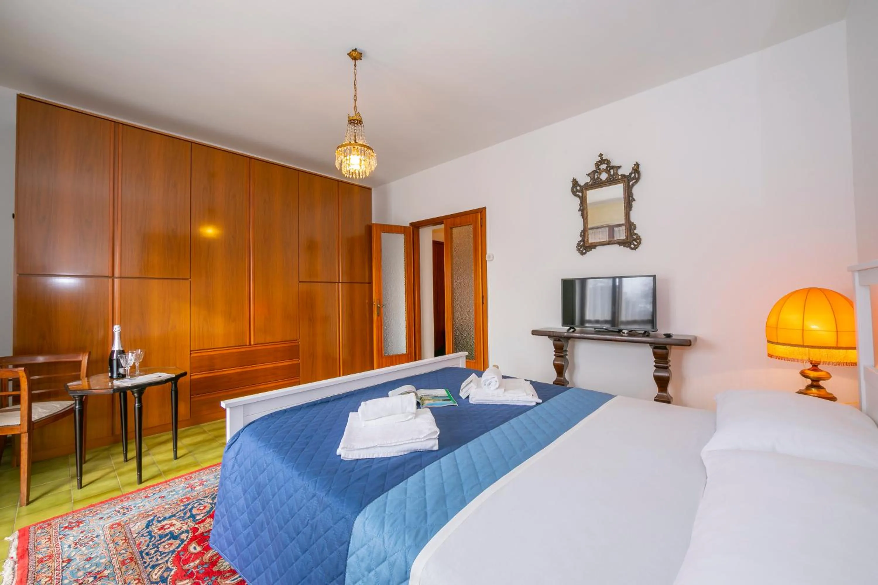Bedroom, Bed in Villa La Verbanina Private Garden - Happy Rentals