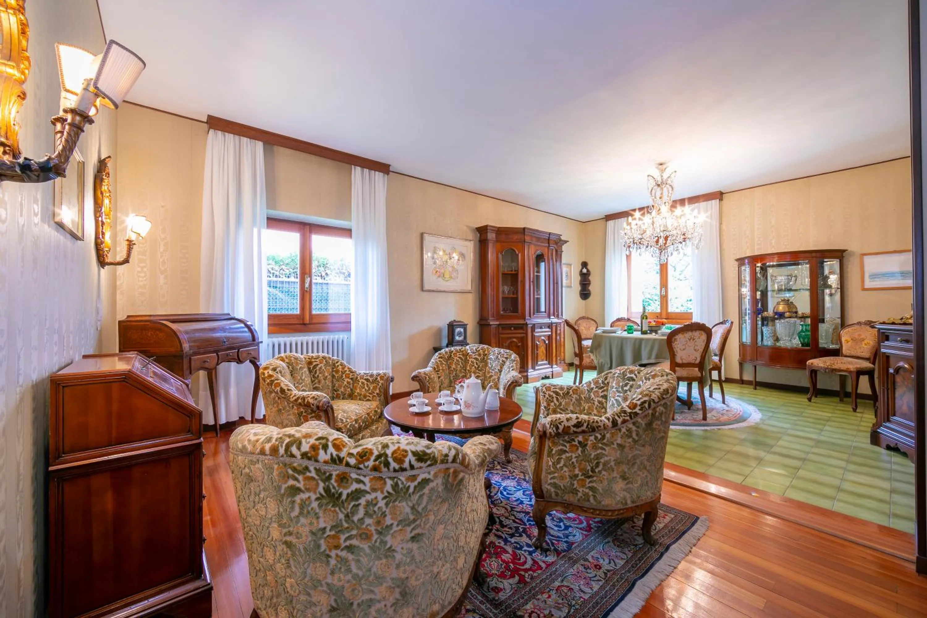 Living room in Villa La Verbanina Private Garden - Happy Rentals