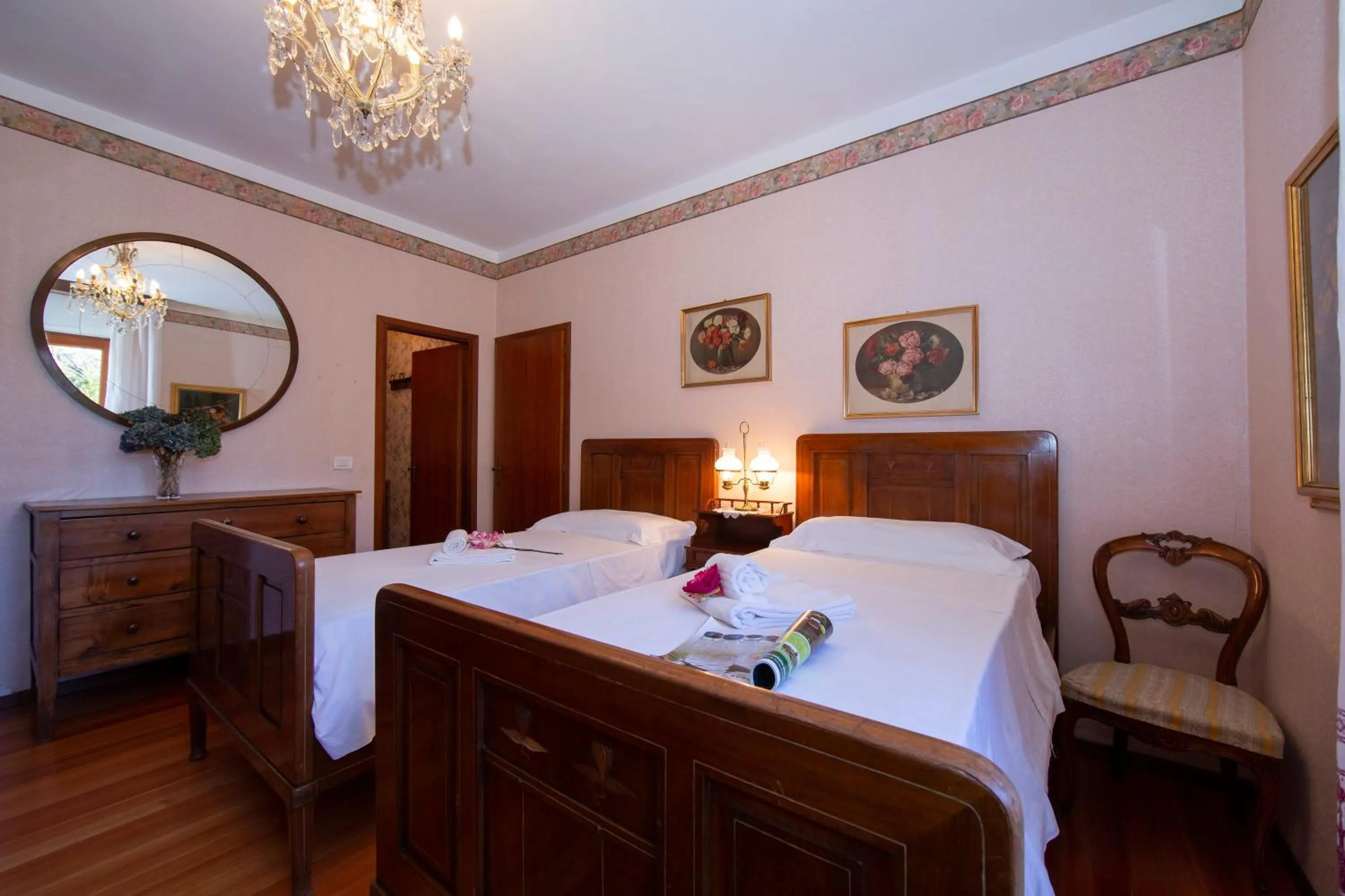 Bedroom, Bed in Villa La Verbanina Private Garden - Happy Rentals
