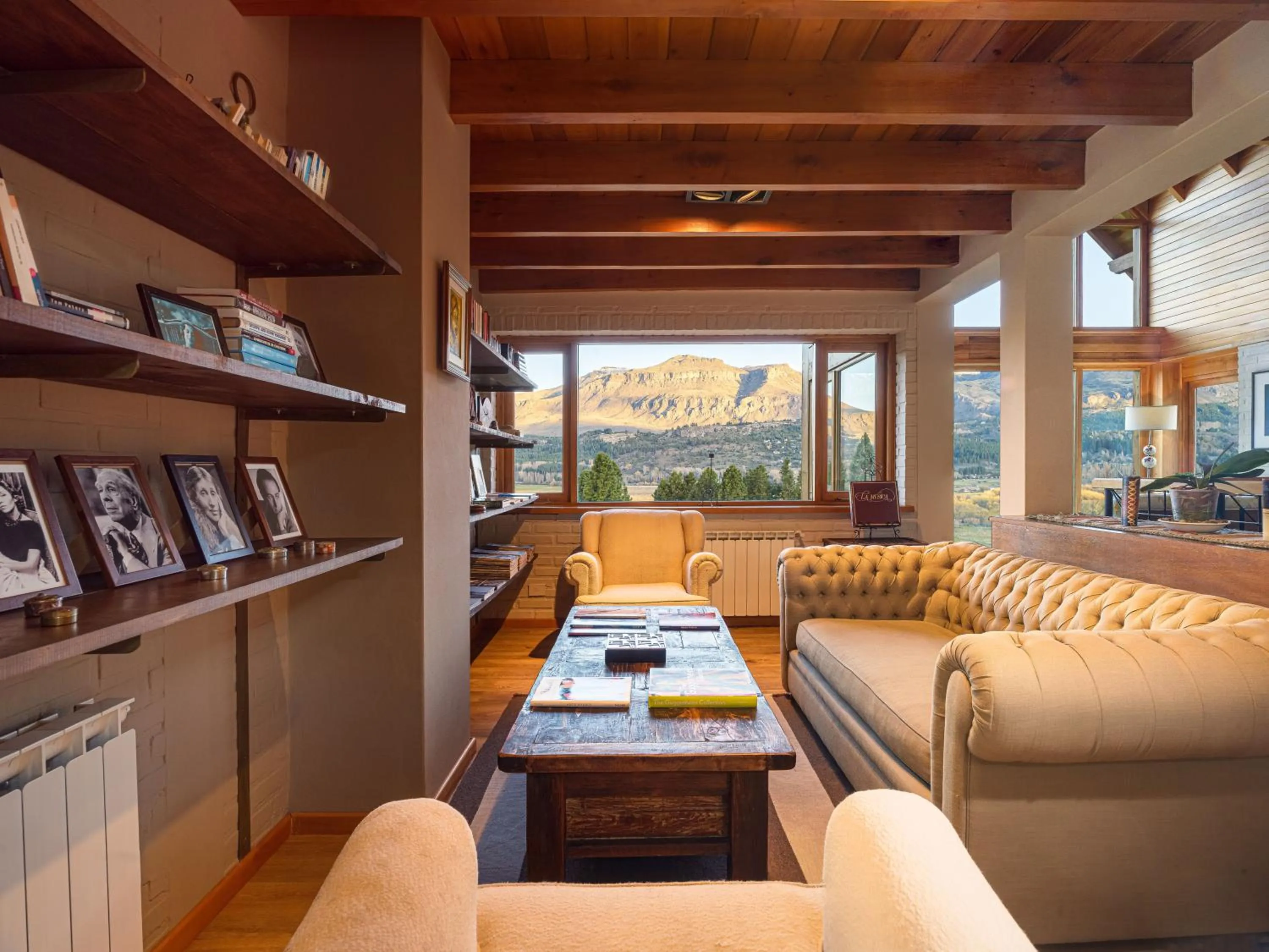 Library in Casona Del Alto