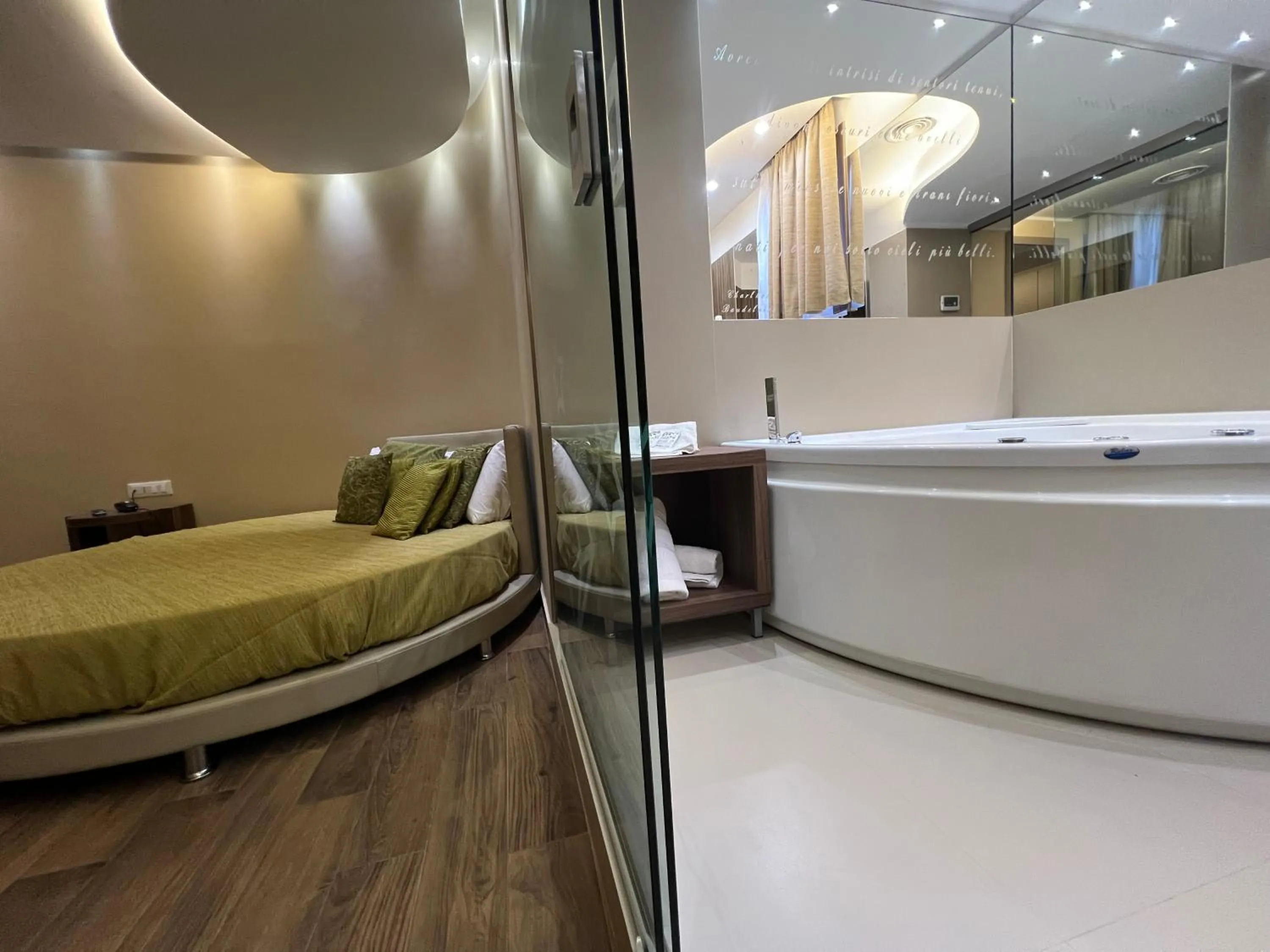 Hot Tub in Hotel Smeraldo