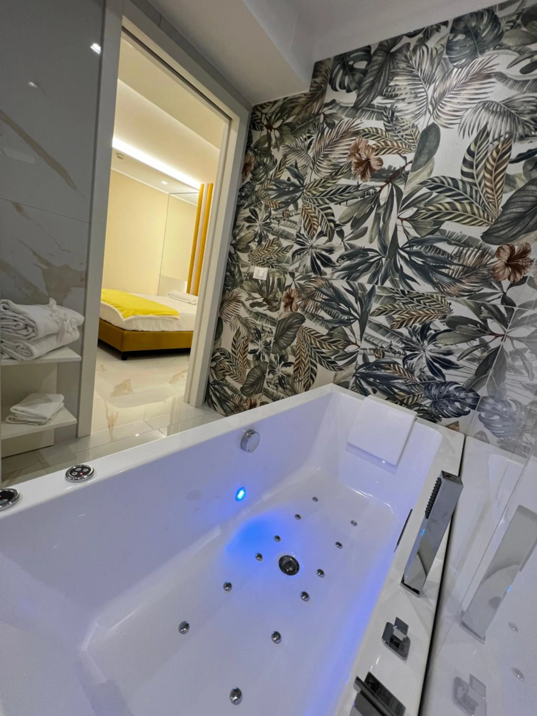 Hot Tub in Hotel Smeraldo