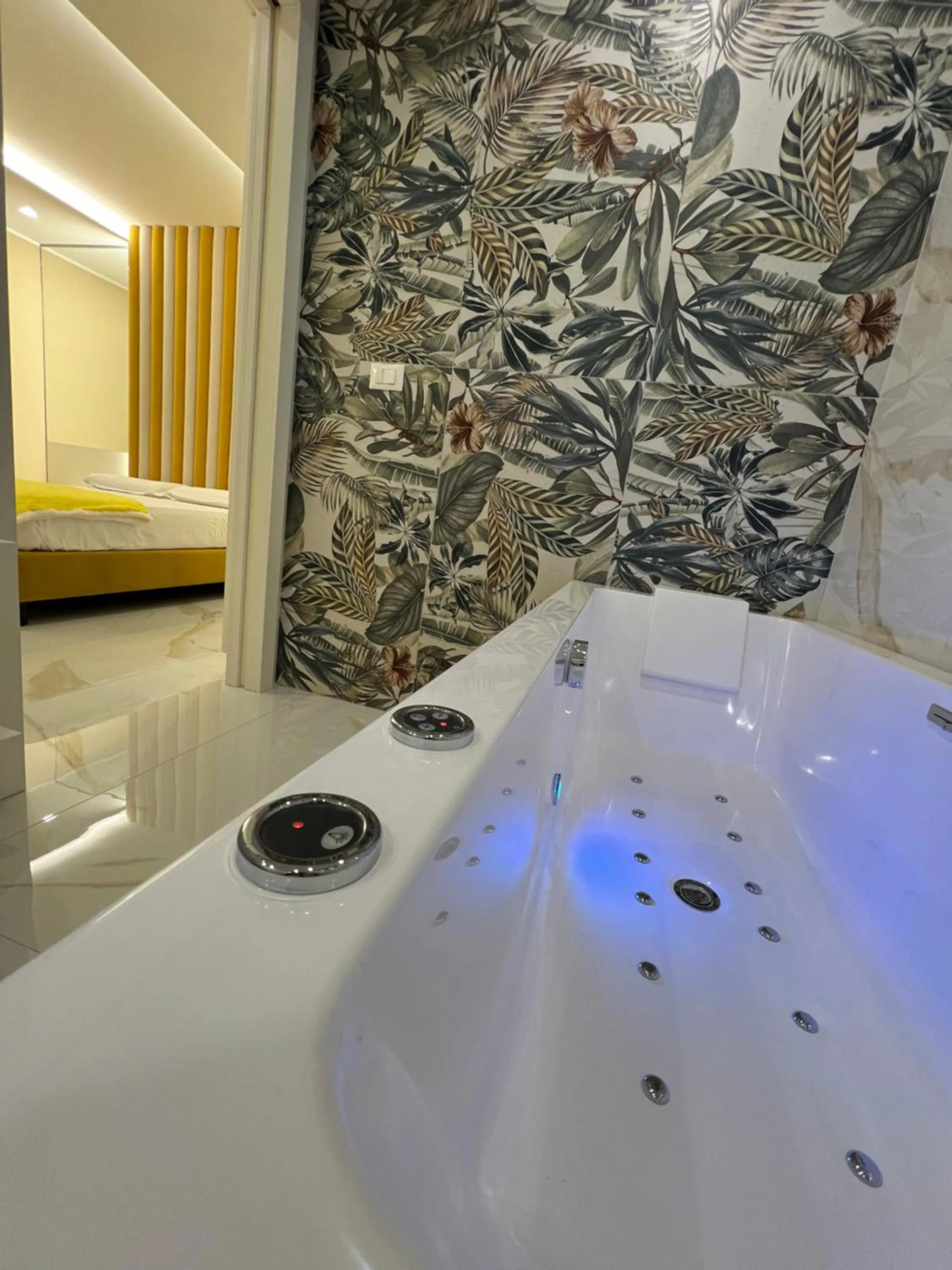 Hot Tub in Hotel Smeraldo