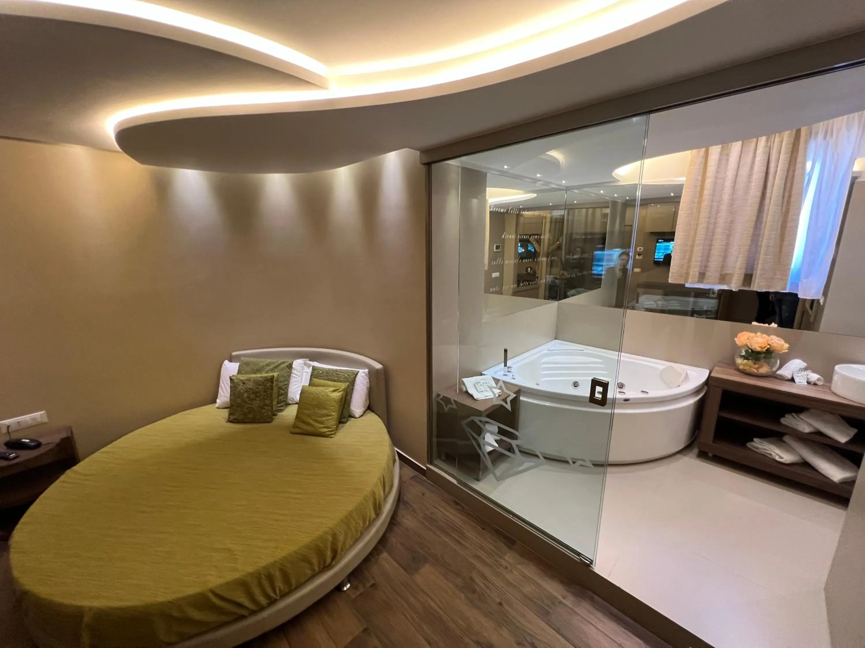 Bedroom, Bed in Hotel Smeraldo